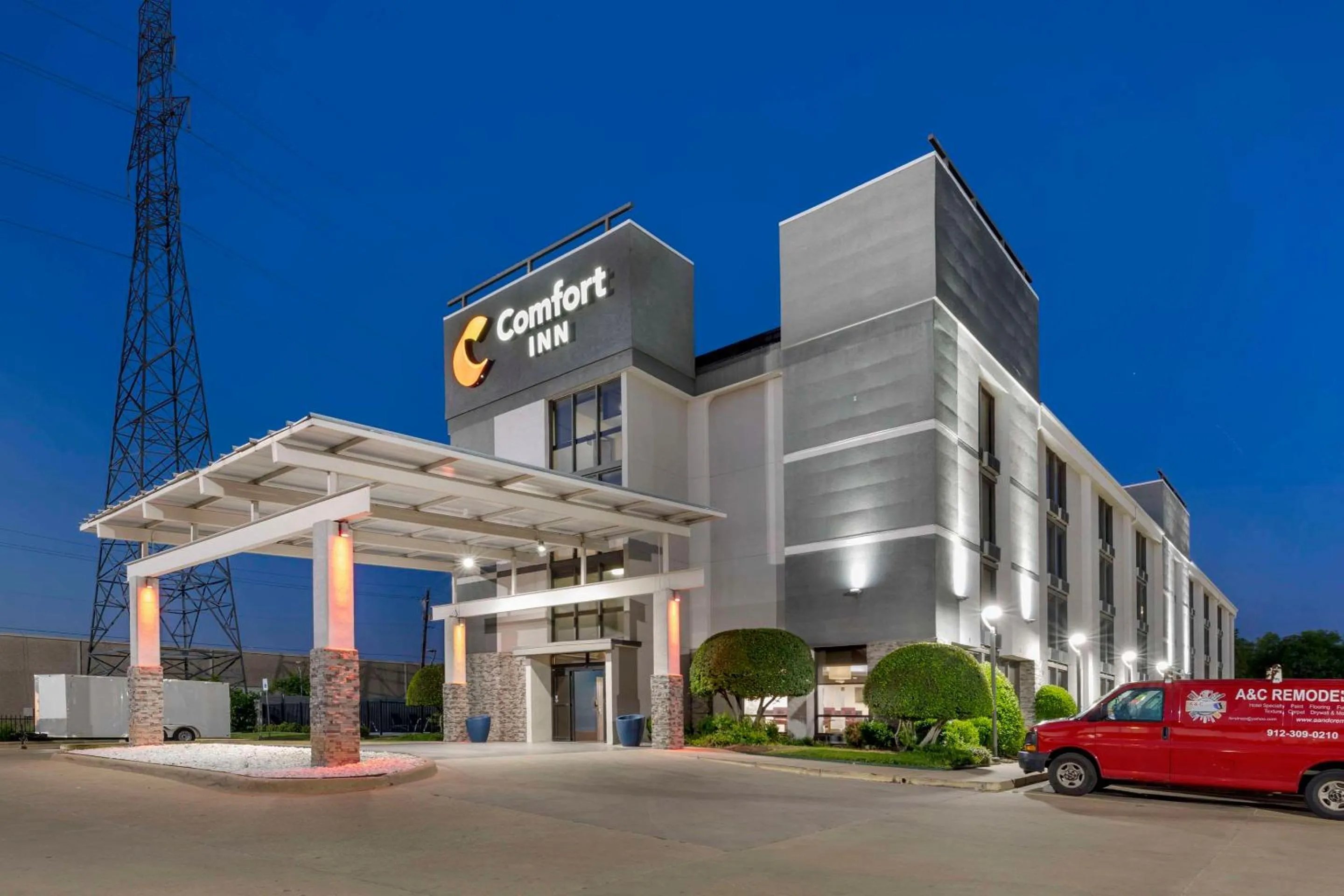 Property building in Comfort Inn Dallas North Love Field Airport