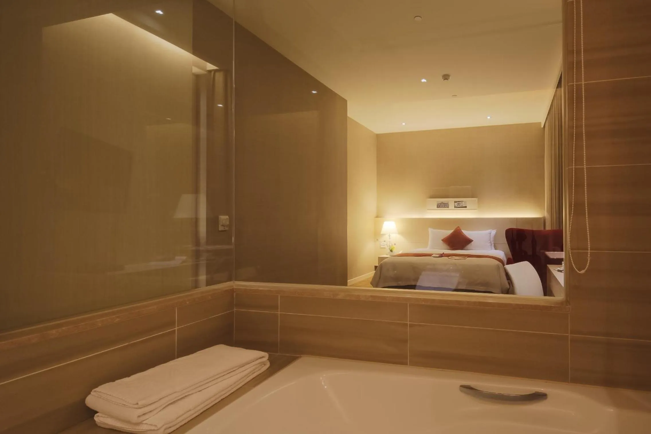 Bed in Hotel Riverview Taipei