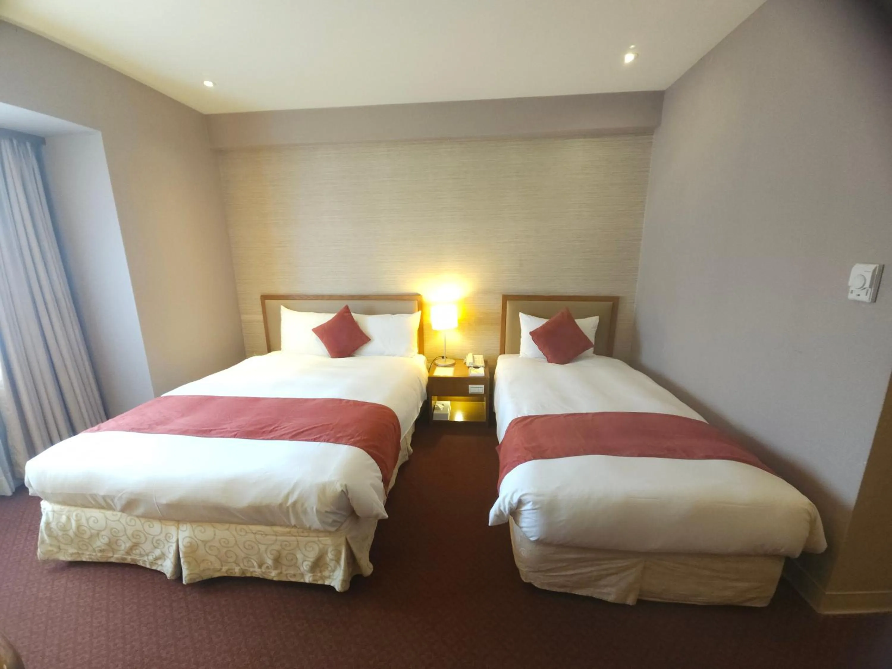 Bed in Hotel Riverview Taipei