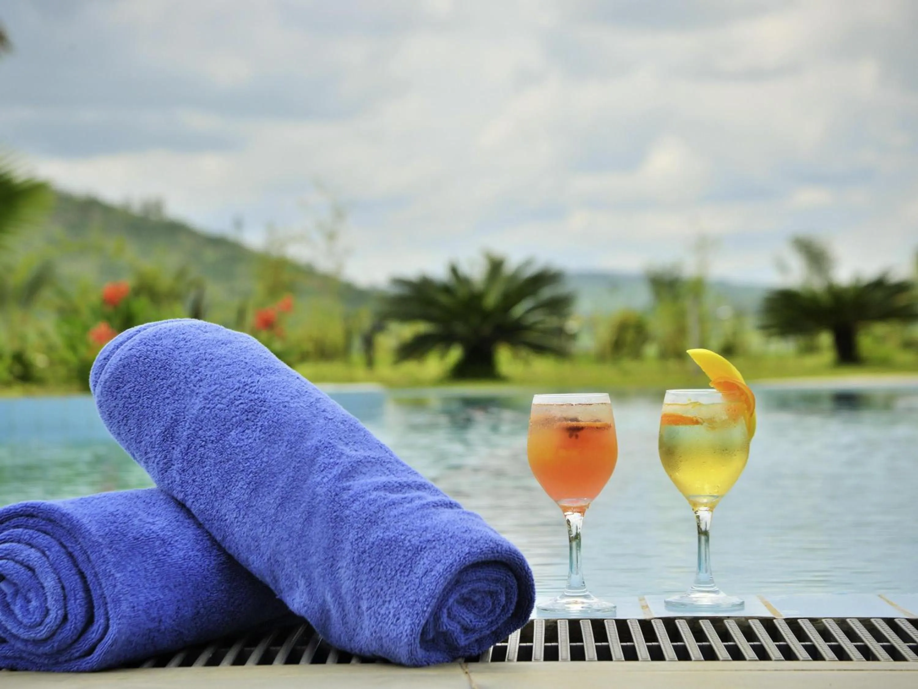 Lounge or bar in EPIC Hotel & Suites