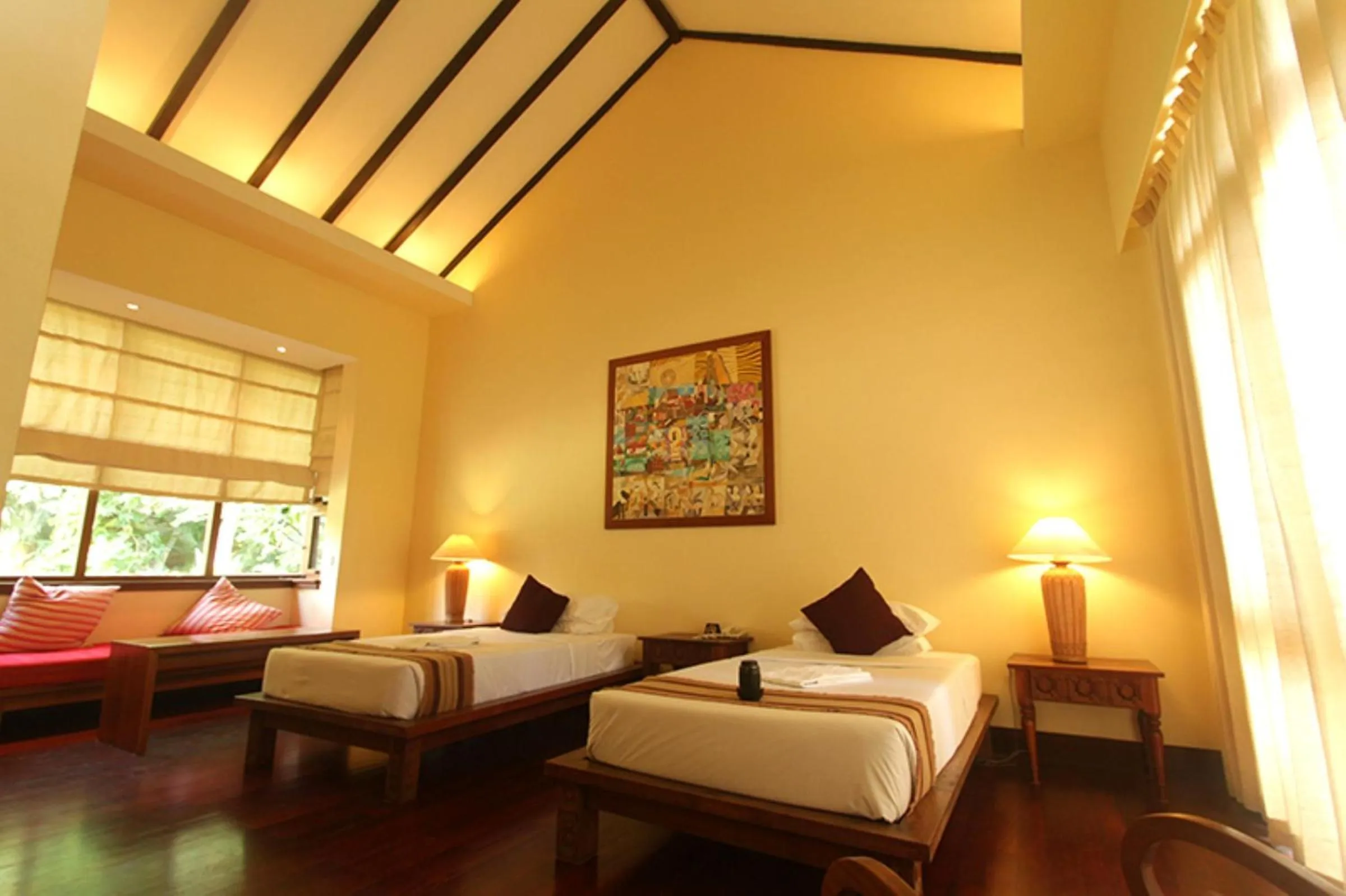 Photo of the whole room, Bed in The Hotel @ Tharabar Gate