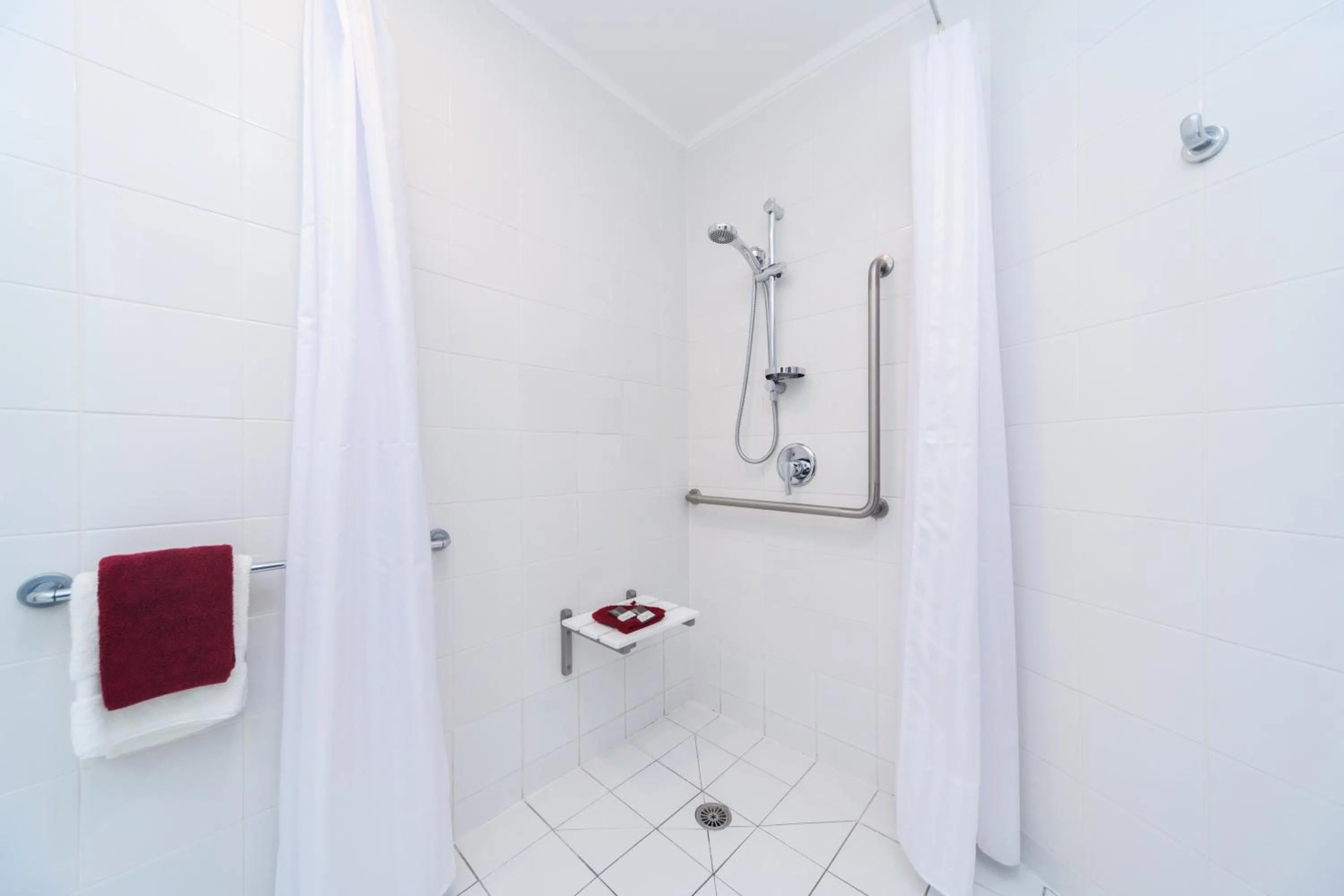 Bathroom in Aubyn Court Spa Motel