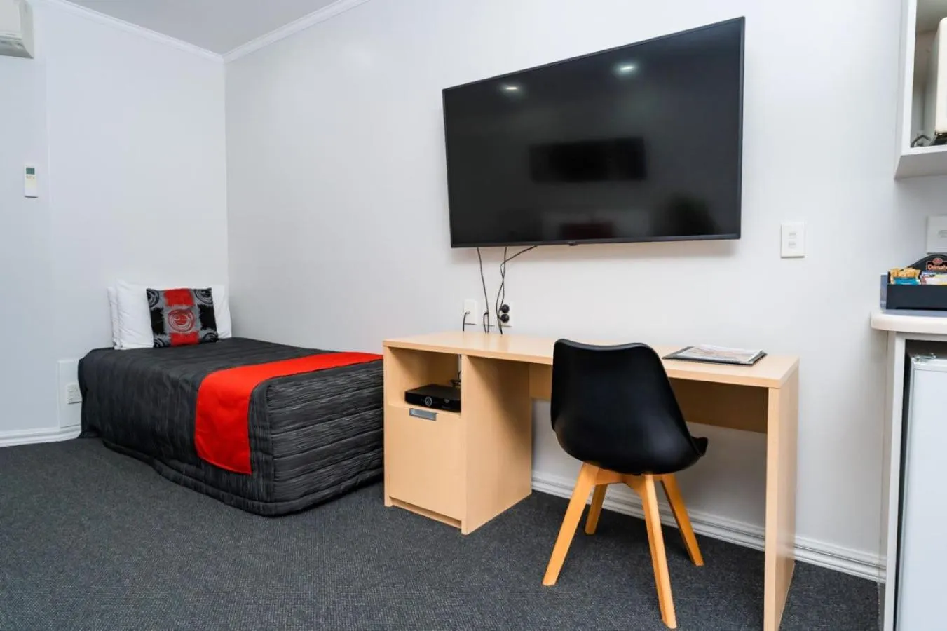 Bed in Aubyn Court Spa Motel