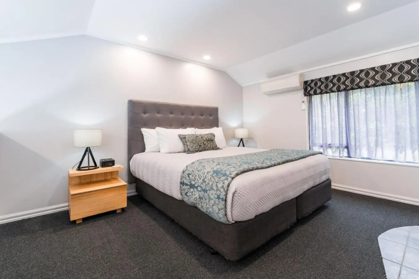 Bed in Aubyn Court Spa Motel