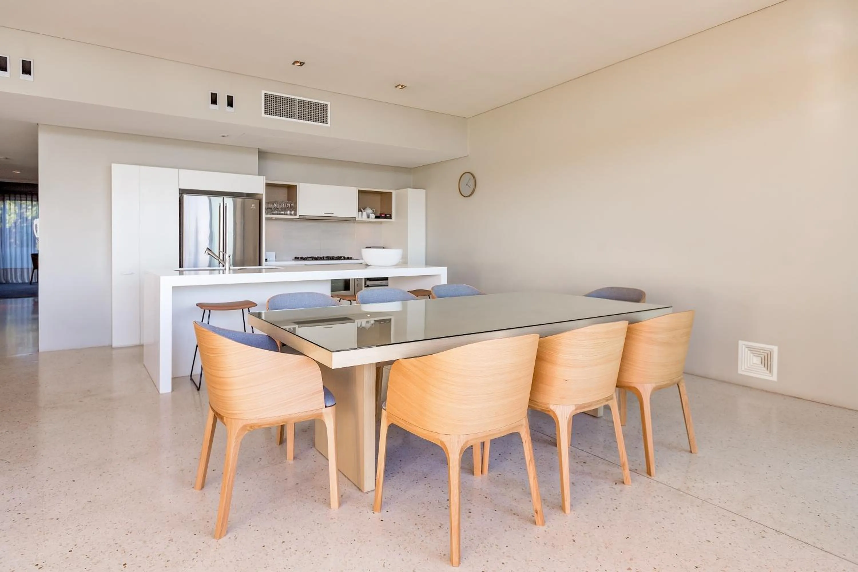 Dining area in Smiths Beach Resort
