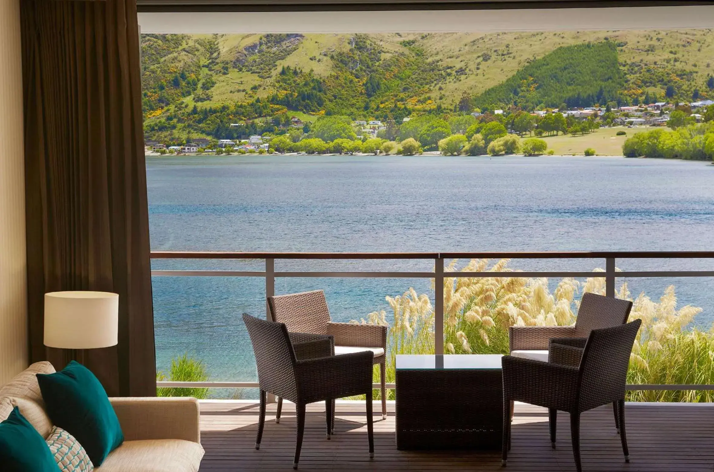 Two-Bedroom Lakeview Apartment with Two Bathrooms in Hilton Queenstown Resort & Spa Two-Bedroom Lakeview Apartment with Two Bathrooms in Hilton Queenstown Resort & Spa