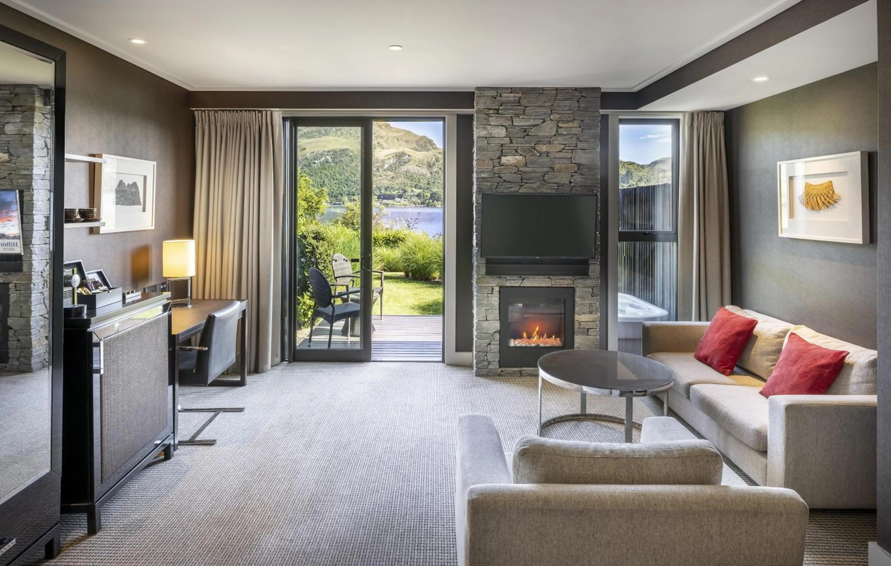 Living room in Hilton Queenstown Resort & Spa