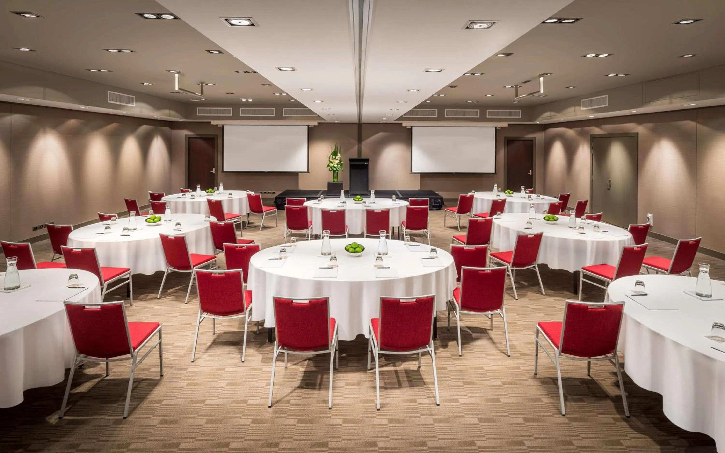 Dining area in Hilton Queenstown Resort & Spa