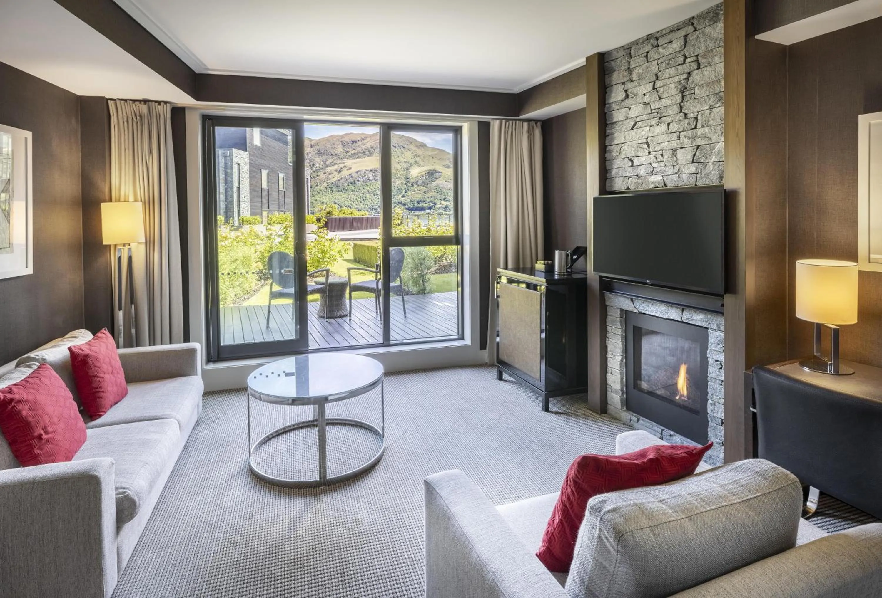 Living room in Hilton Queenstown Resort & Spa