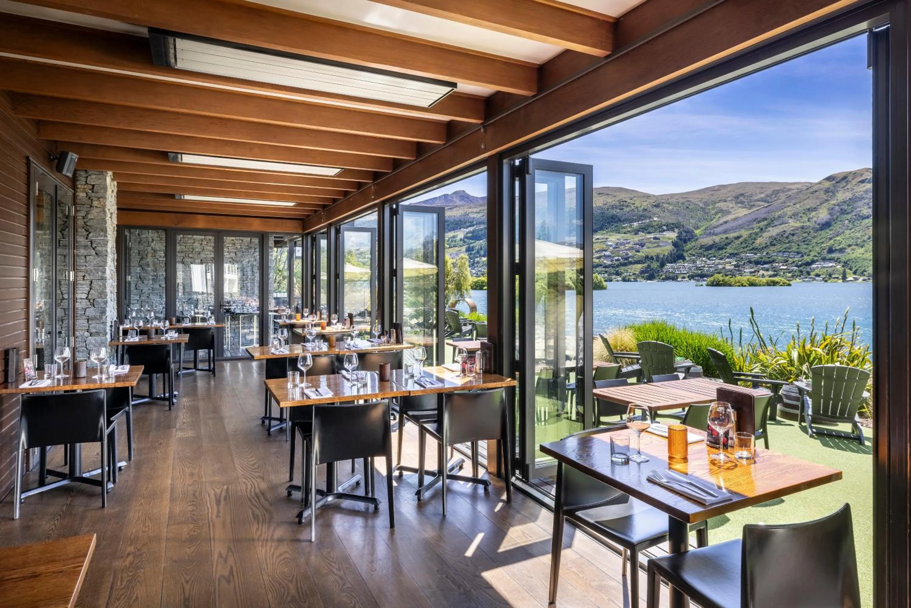 Restaurant/places to eat in Hilton Queenstown Resort & Spa
