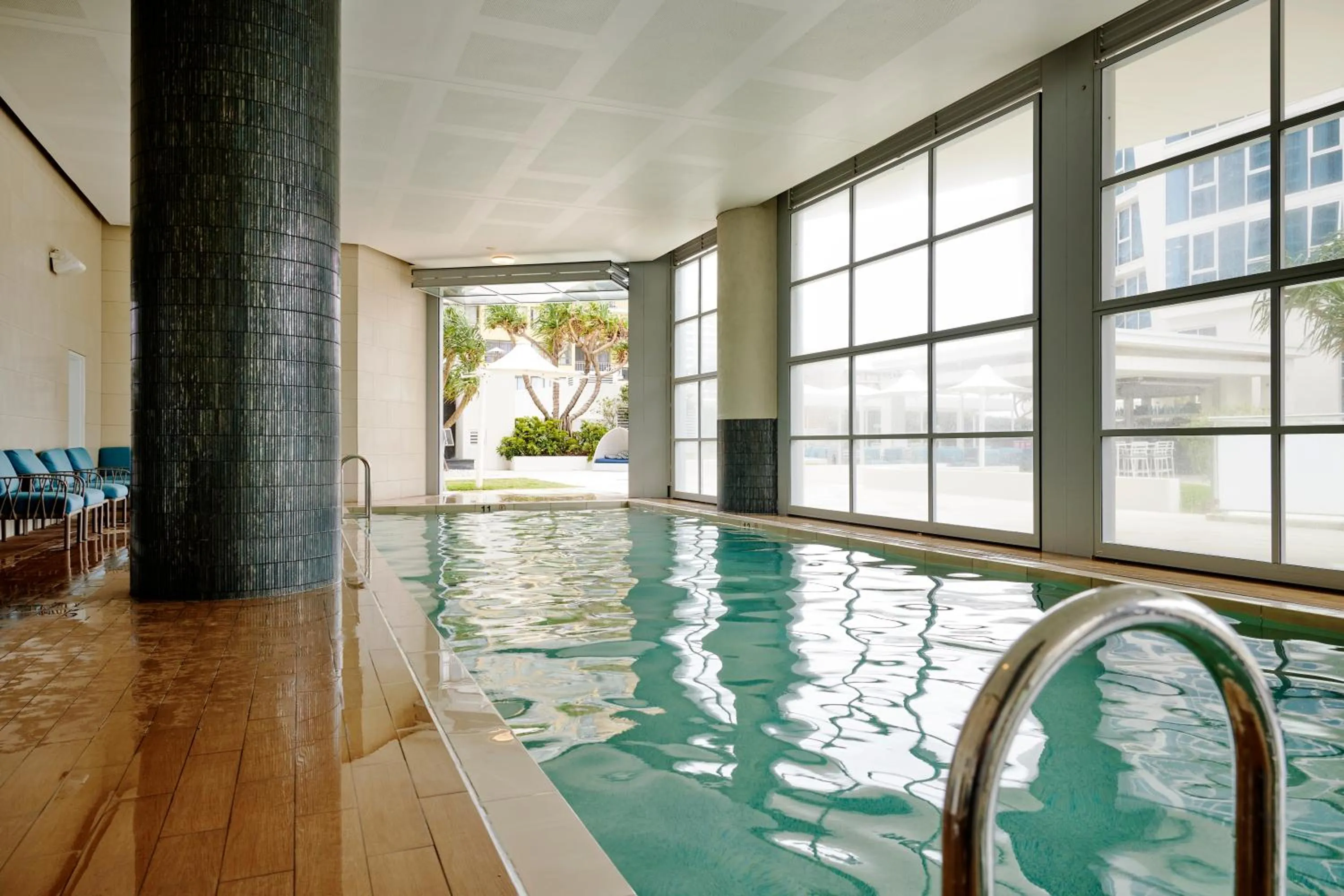 Swimming pool in Hilton Surfers Paradise Hotel & Residences