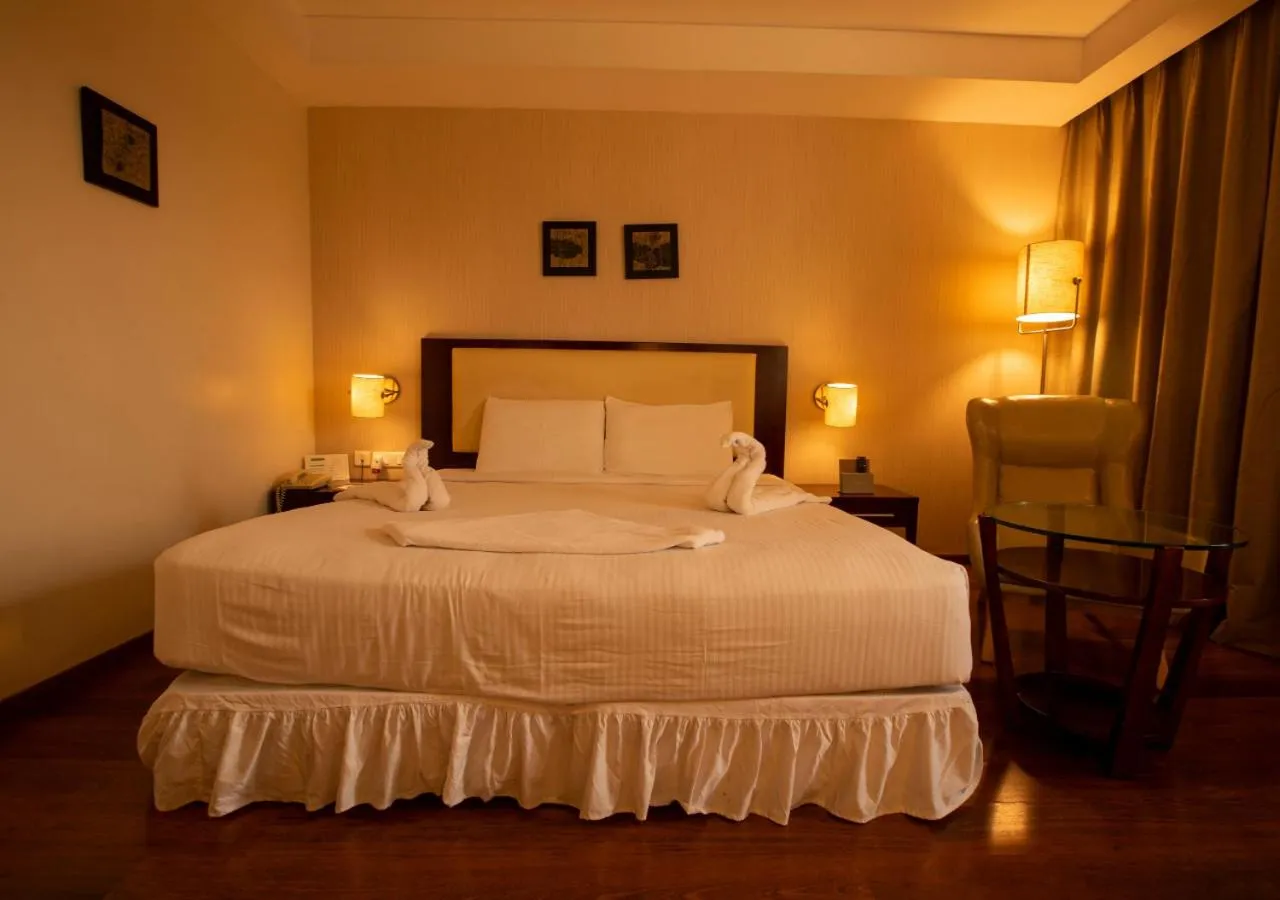 Bedroom, Bed in Grand Gardenia