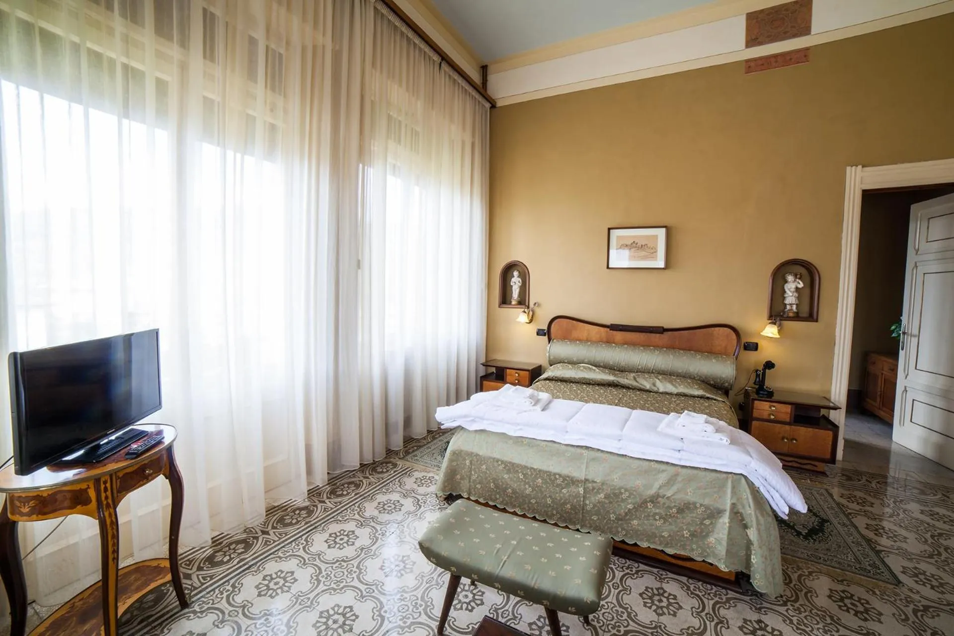 TV and multimedia, Bed in Villa Moorings