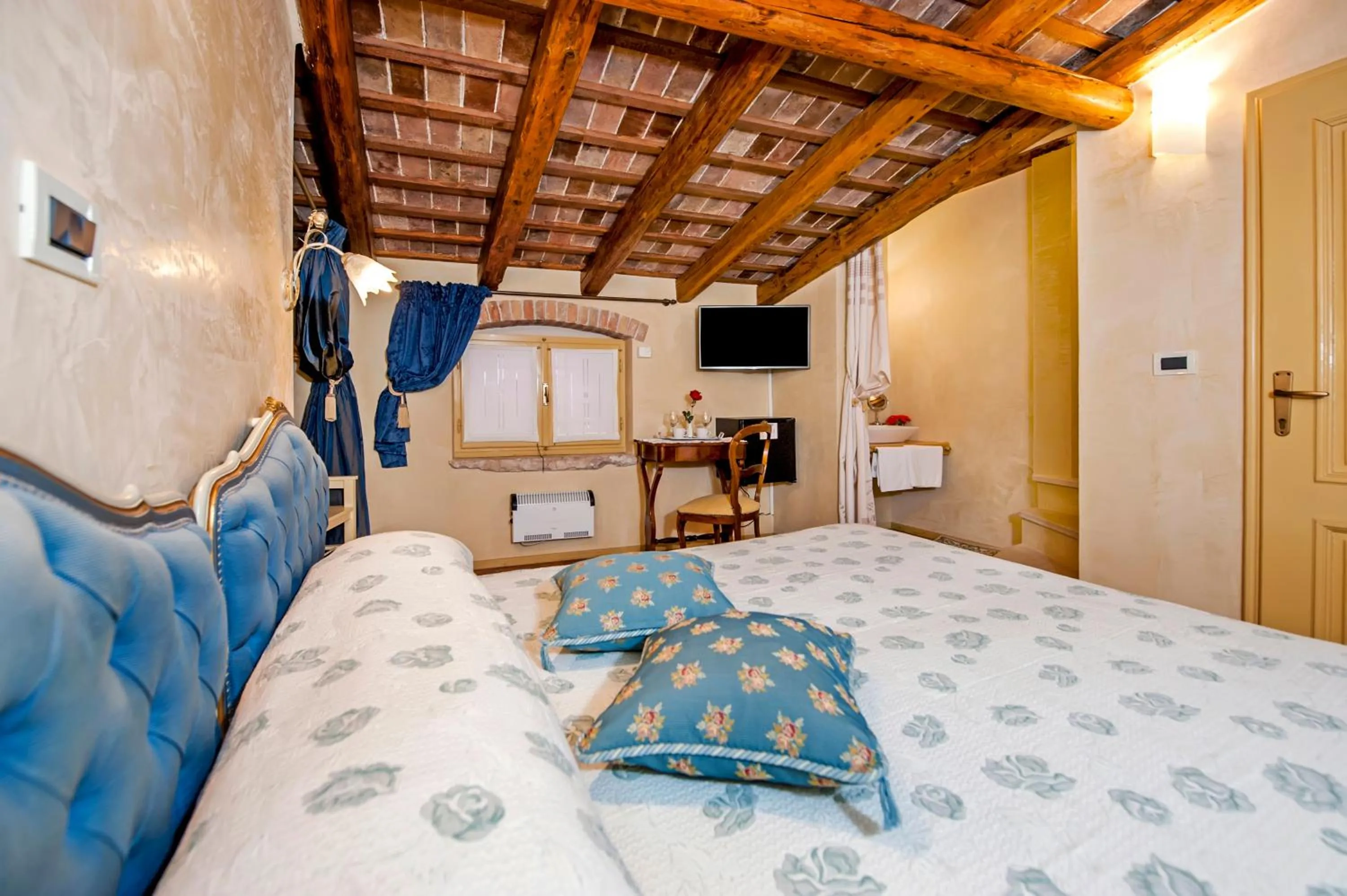 Bedroom, Bed in Residence PORTA ANTICA Centro Storico