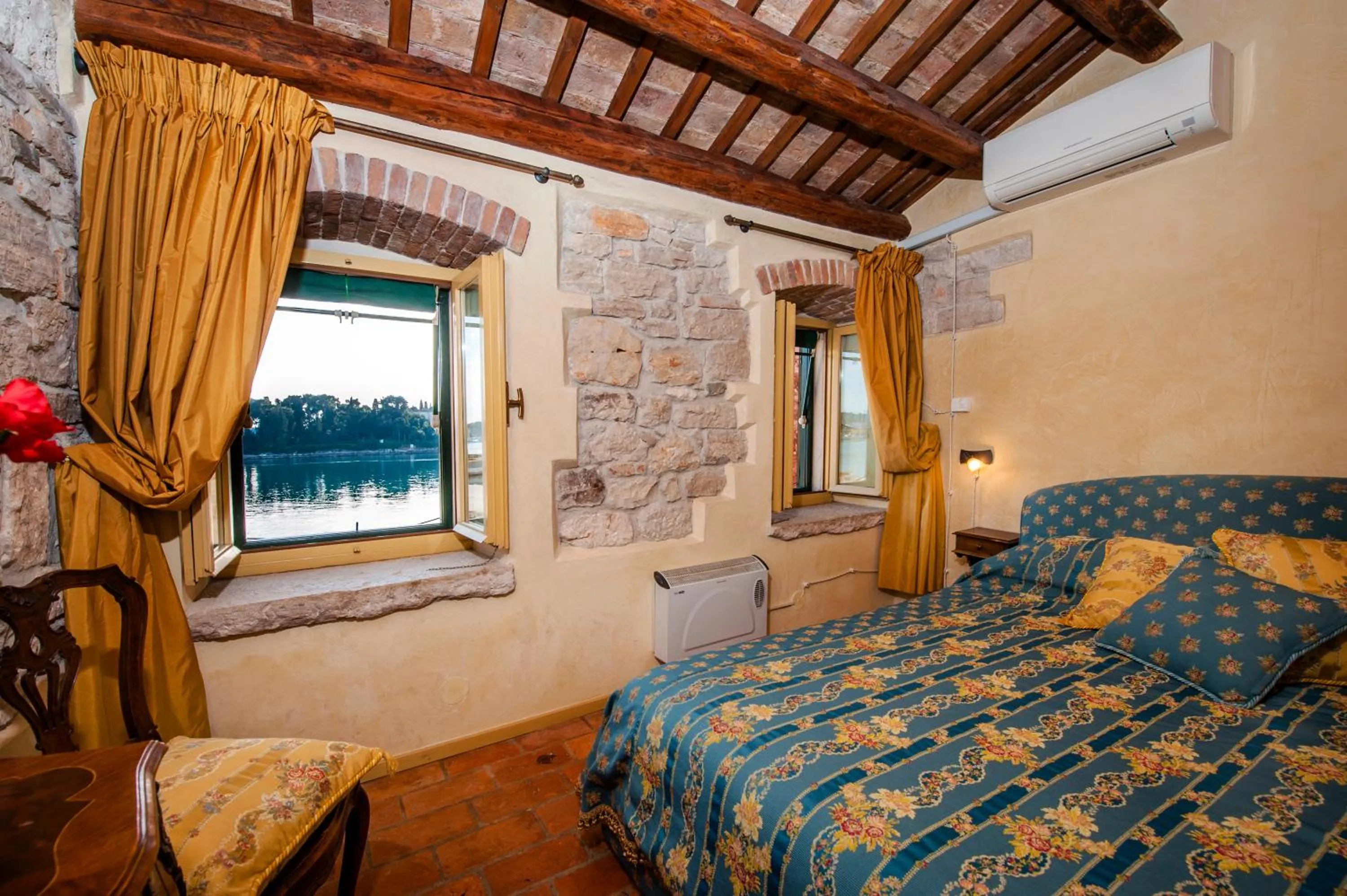 Sea view, Bed in Residence PORTA ANTICA Centro Storico