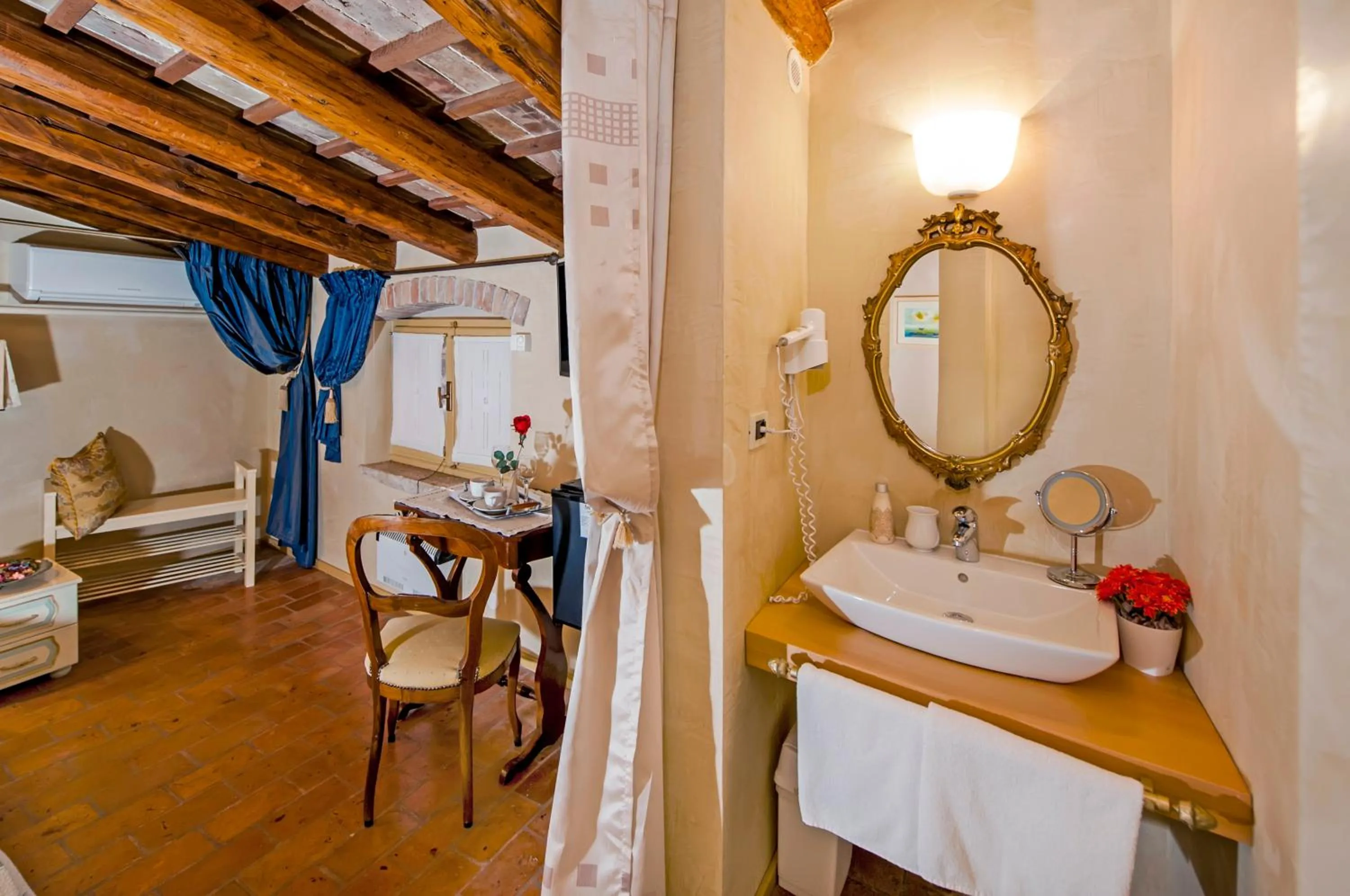 Bathroom in Residence PORTA ANTICA Centro Storico