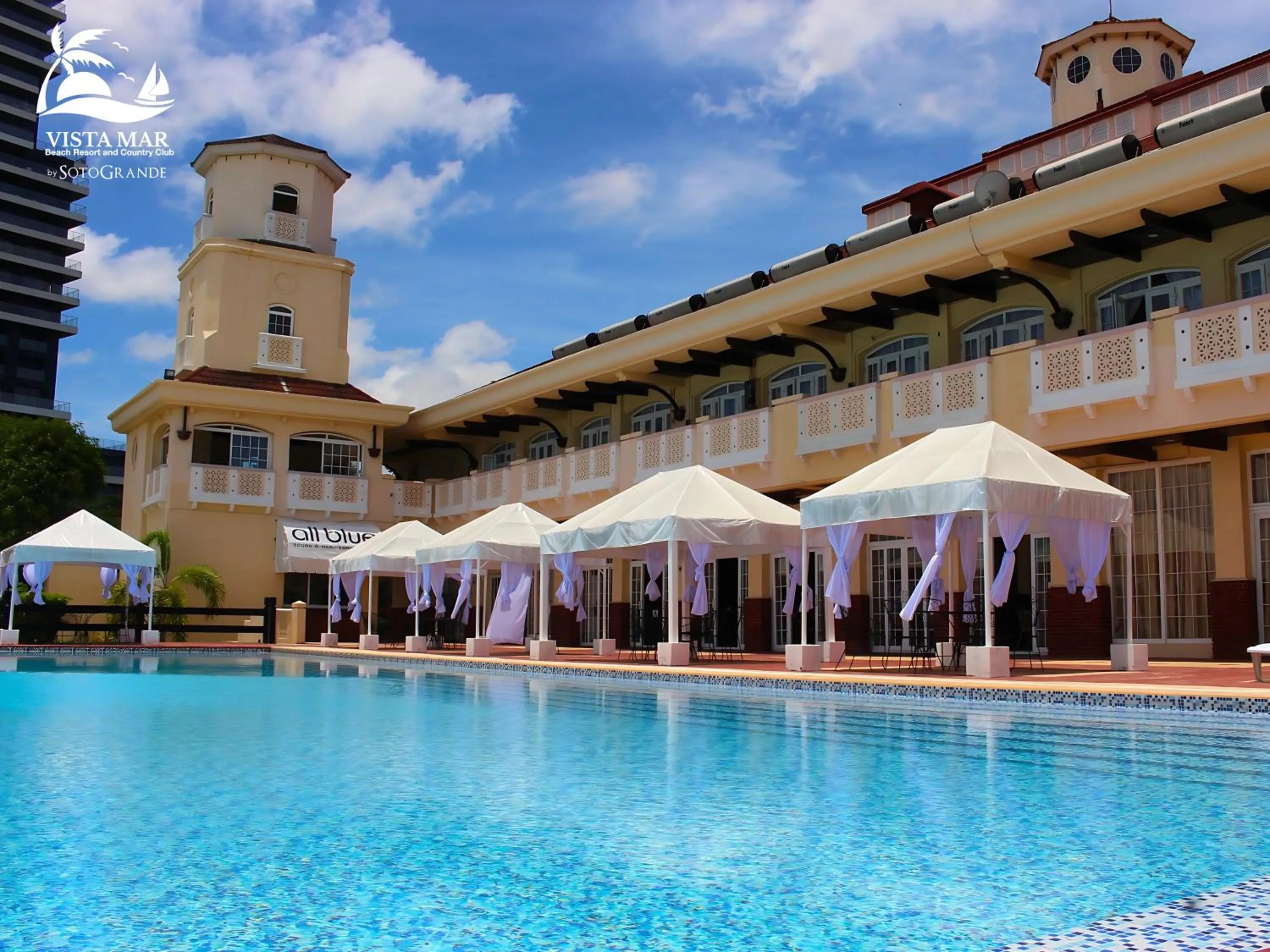 Swimming pool in Vista Mar Beach Resort & Country Club