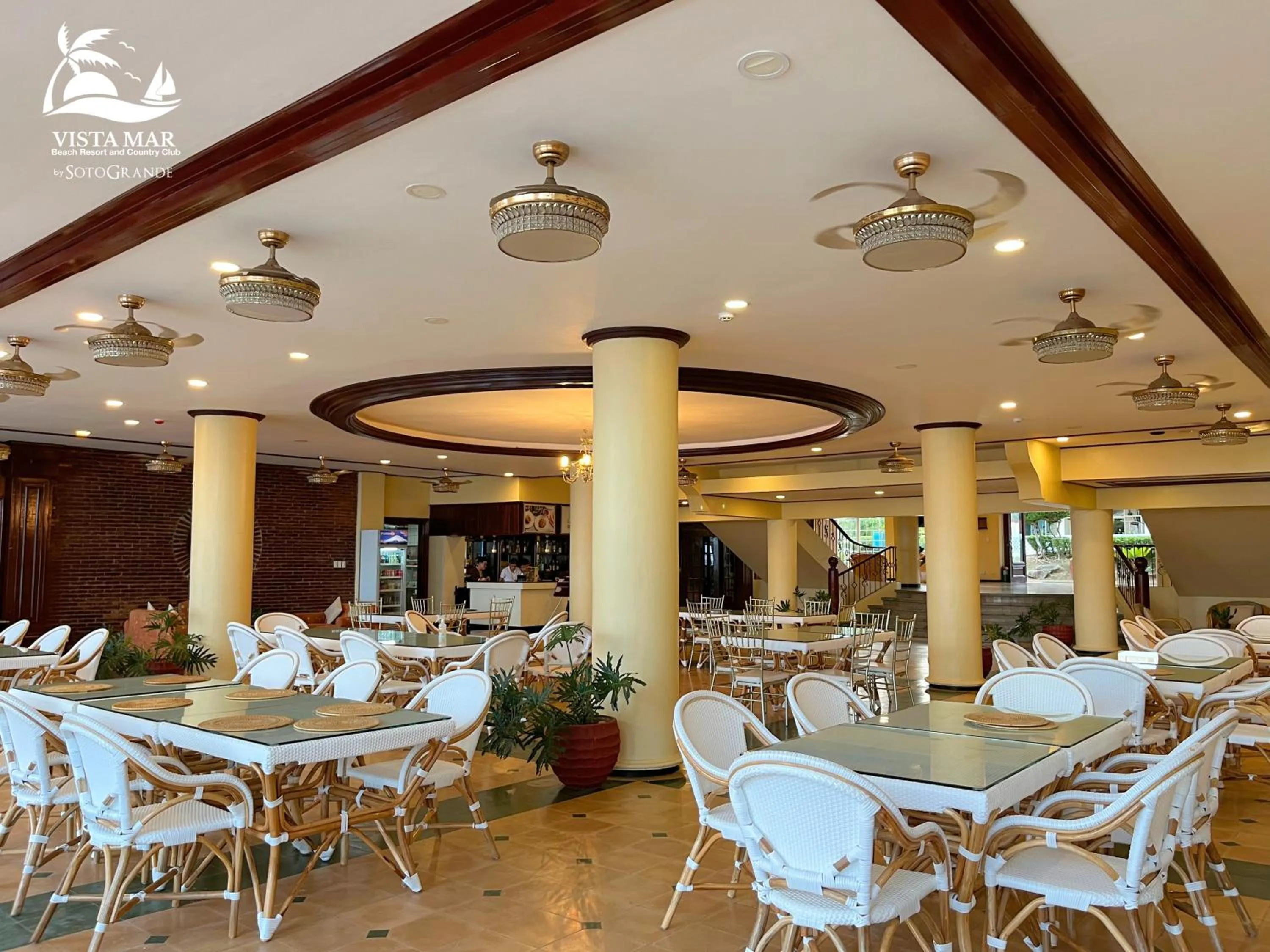 Restaurant/places to eat in Vista Mar Beach Resort & Country Club