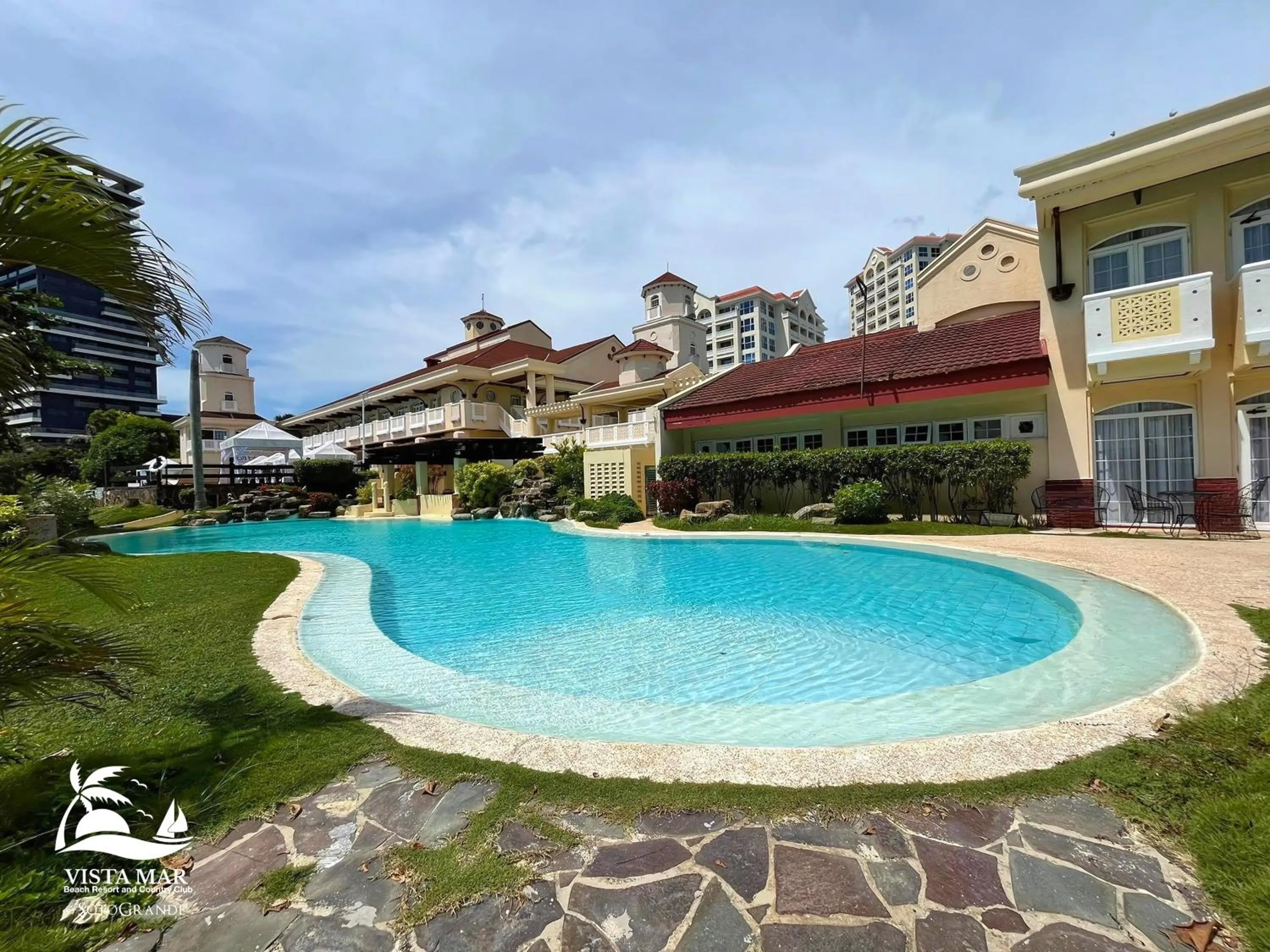 Swimming pool in Vista Mar Beach Resort & Country Club