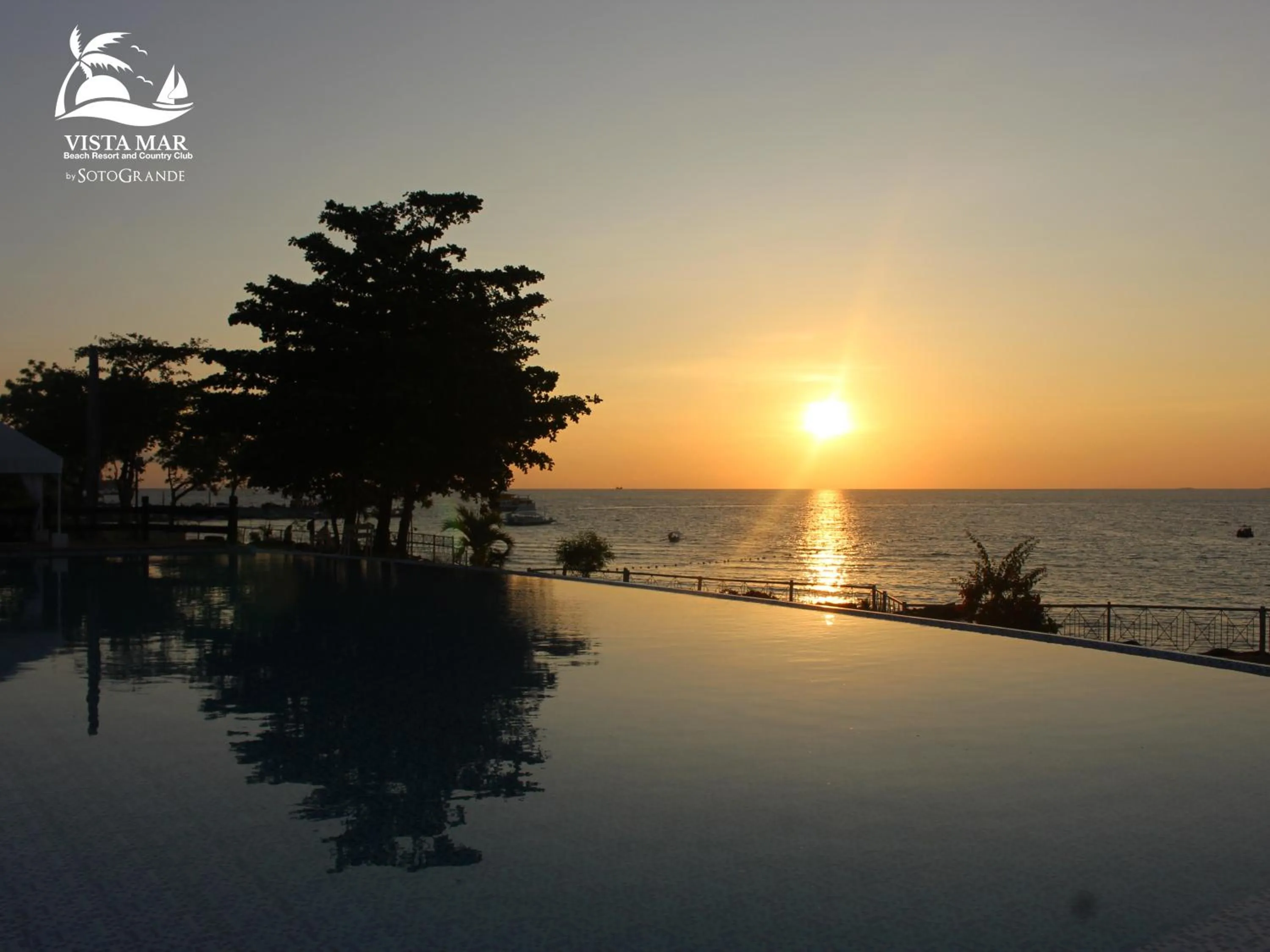 Swimming pool in Vista Mar Beach Resort & Country Club