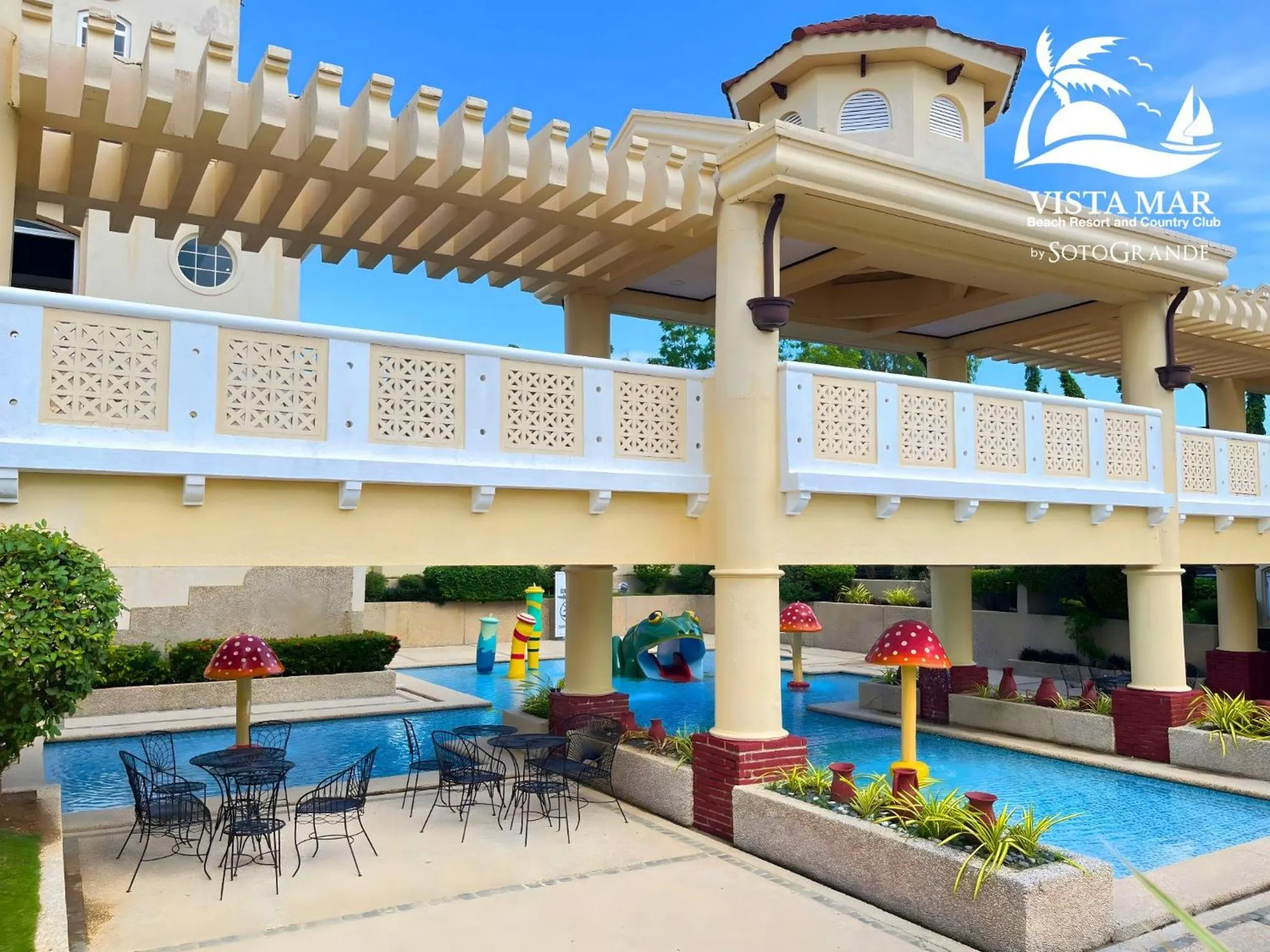 Swimming pool in Vista Mar Beach Resort & Country Club