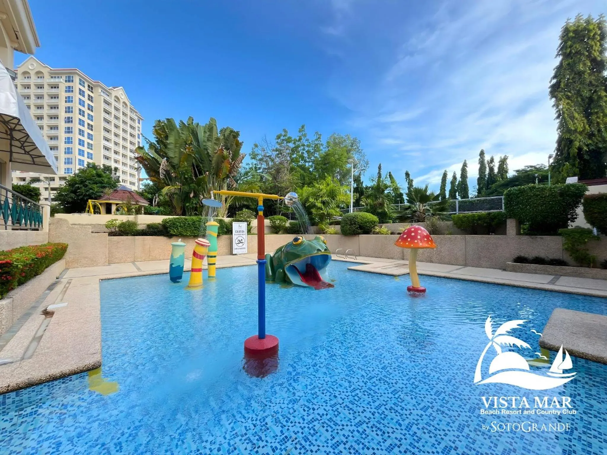 Swimming pool in Vista Mar Beach Resort & Country Club