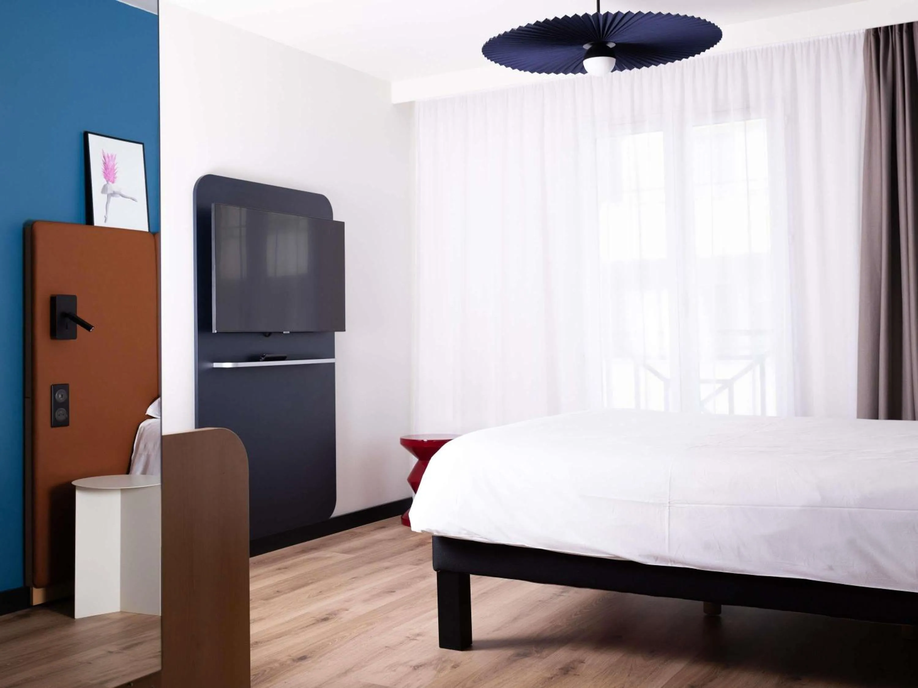 Bedroom, Bed in ibis Valenciennes