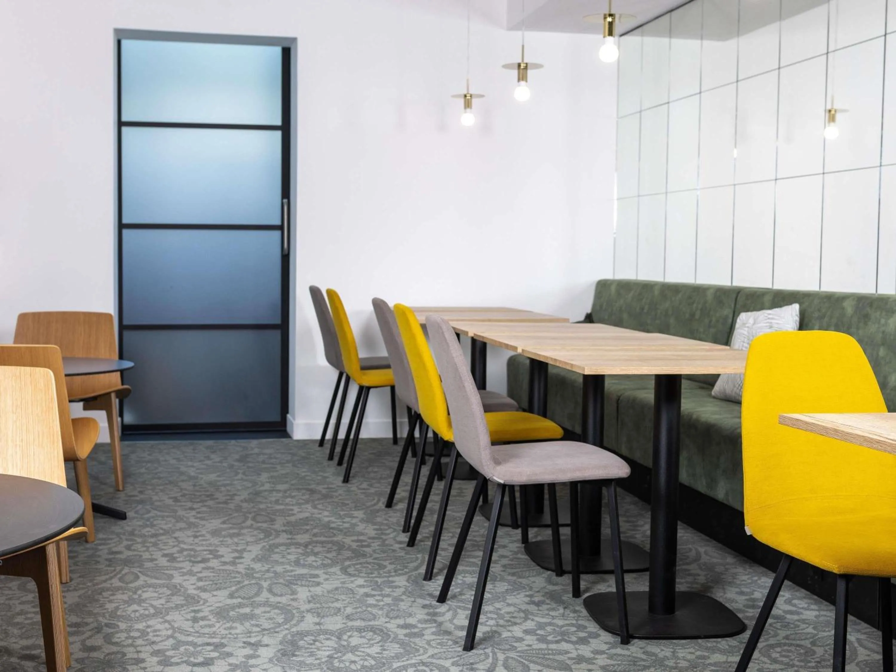 Business facilities in ibis Valenciennes