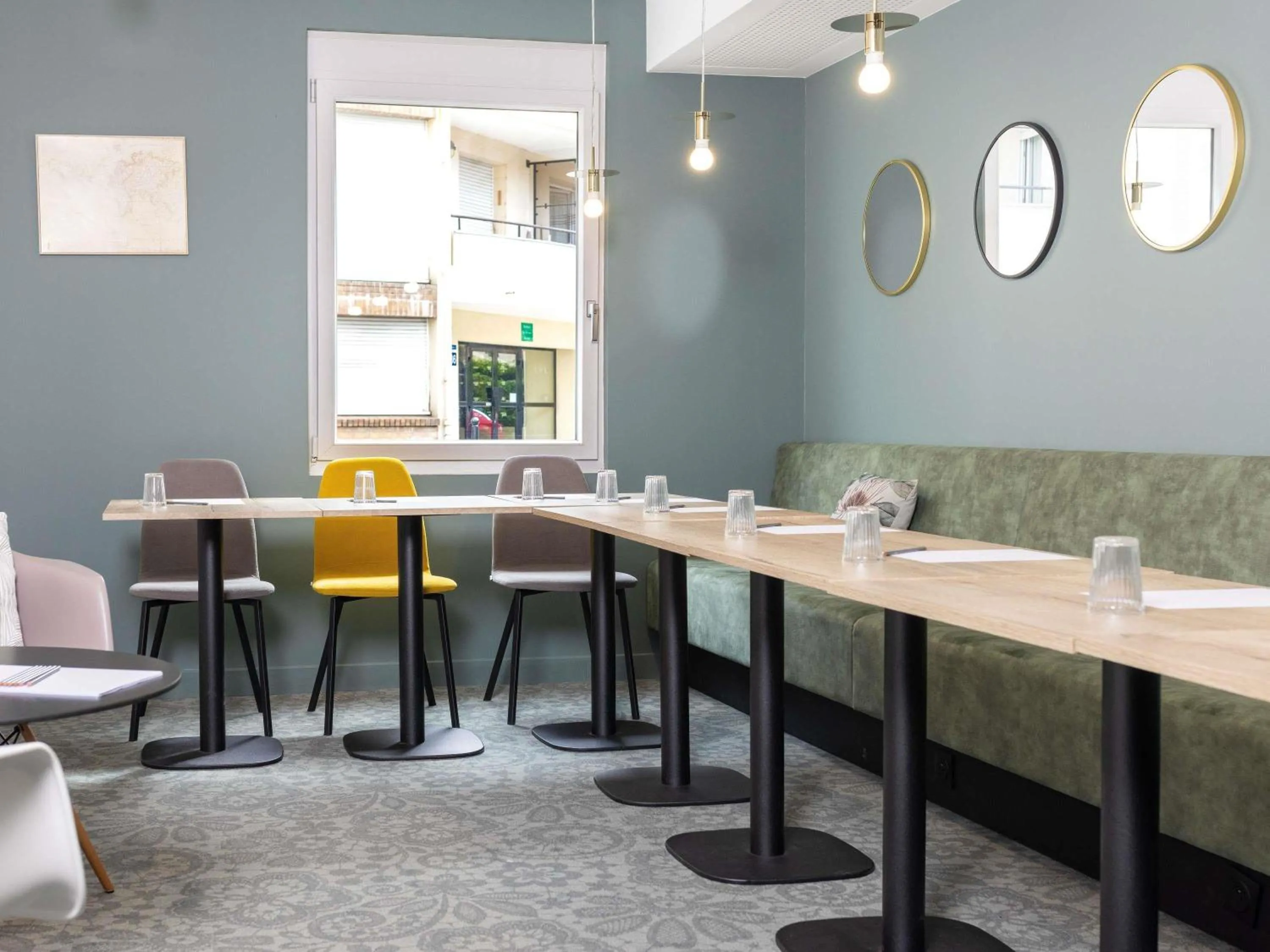 Business facilities in ibis Valenciennes