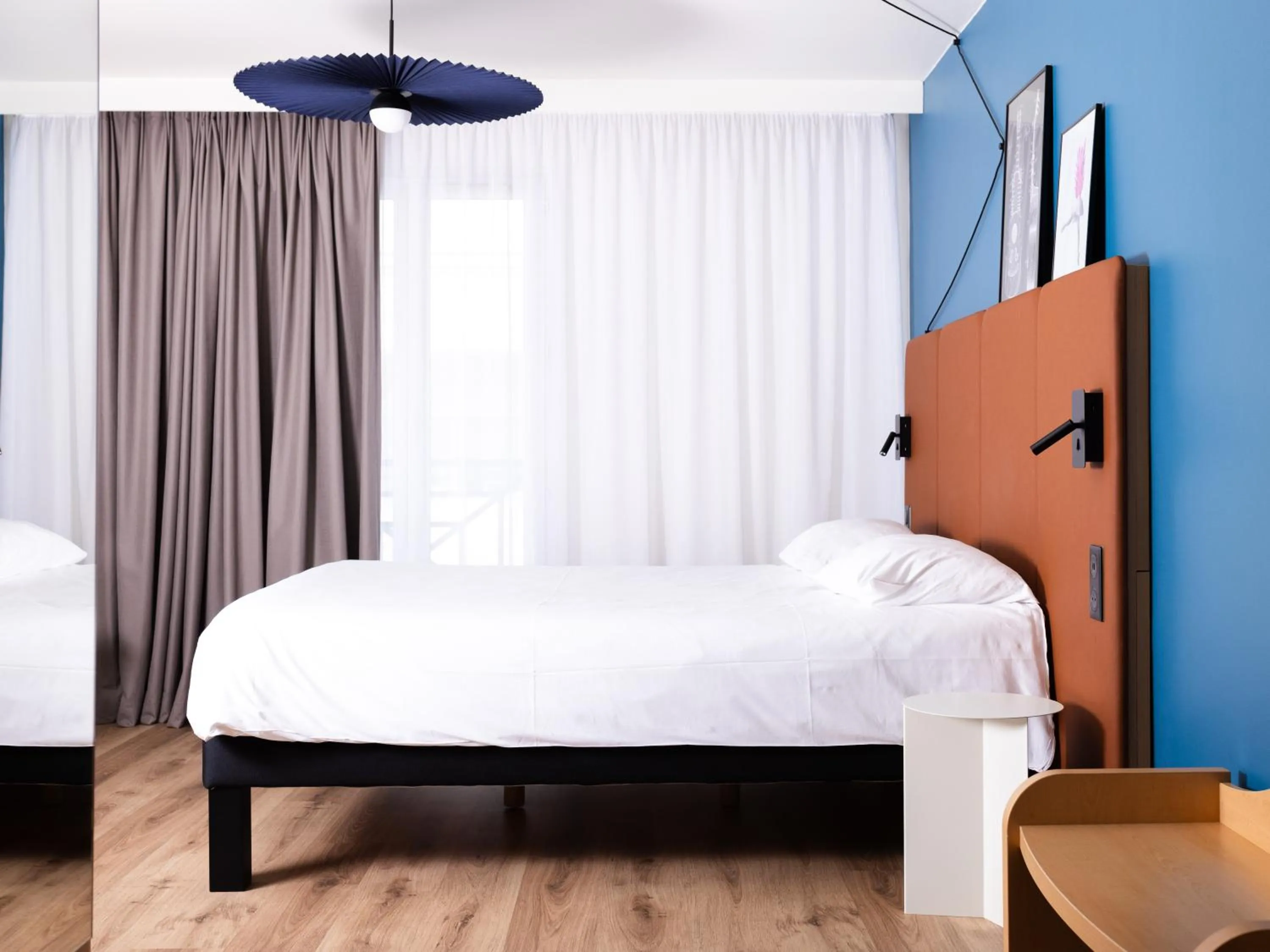 Bedroom, Bed in ibis Valenciennes