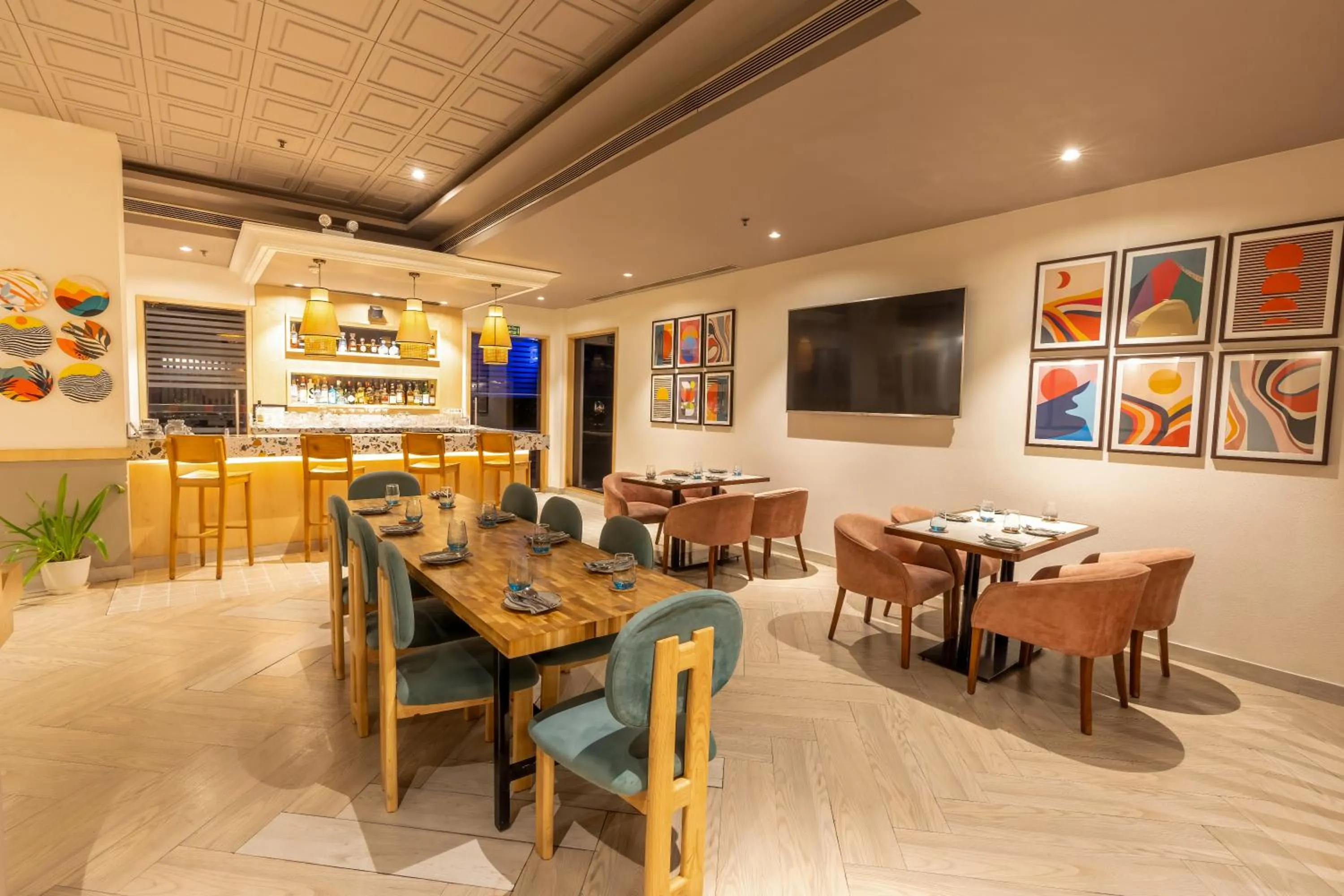 Restaurant/places to eat in Park Inn by Radisson,South Delhi