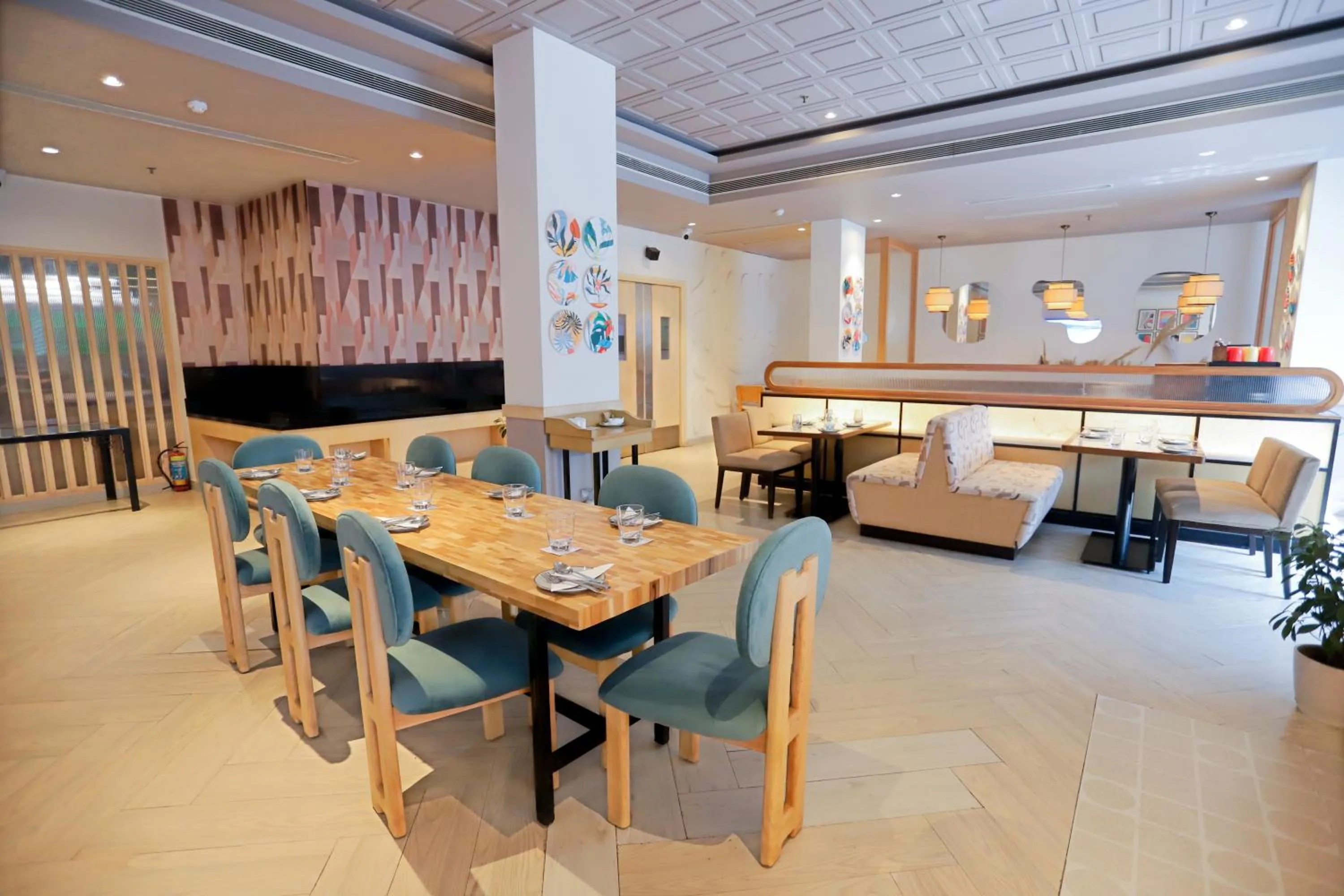 Restaurant/places to eat in Park Inn by Radisson,South Delhi