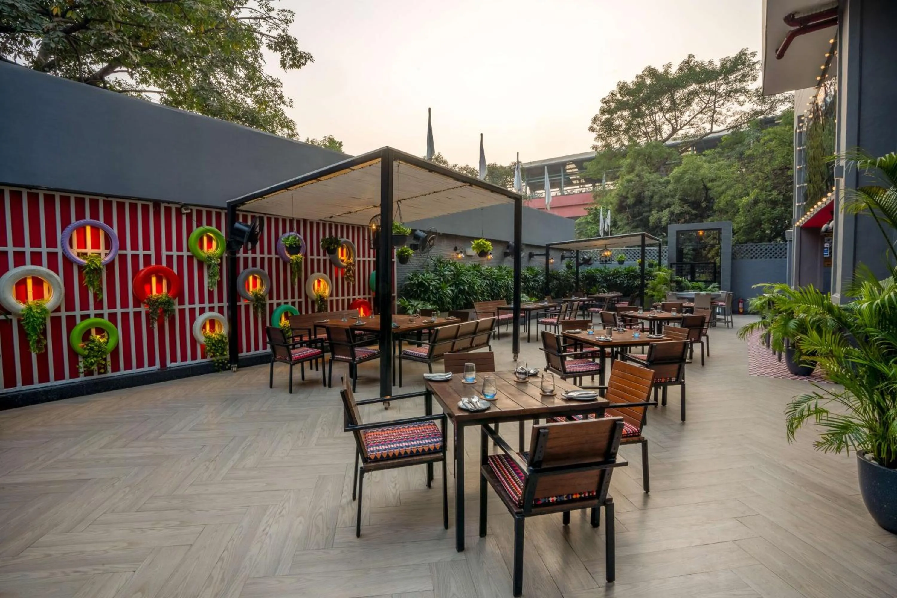 Restaurant/places to eat in Park Inn by Radisson,South Delhi