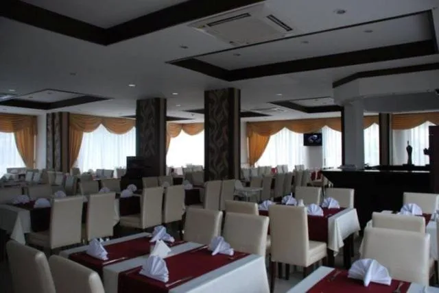 Restaurant/places to eat in Epic Hotel