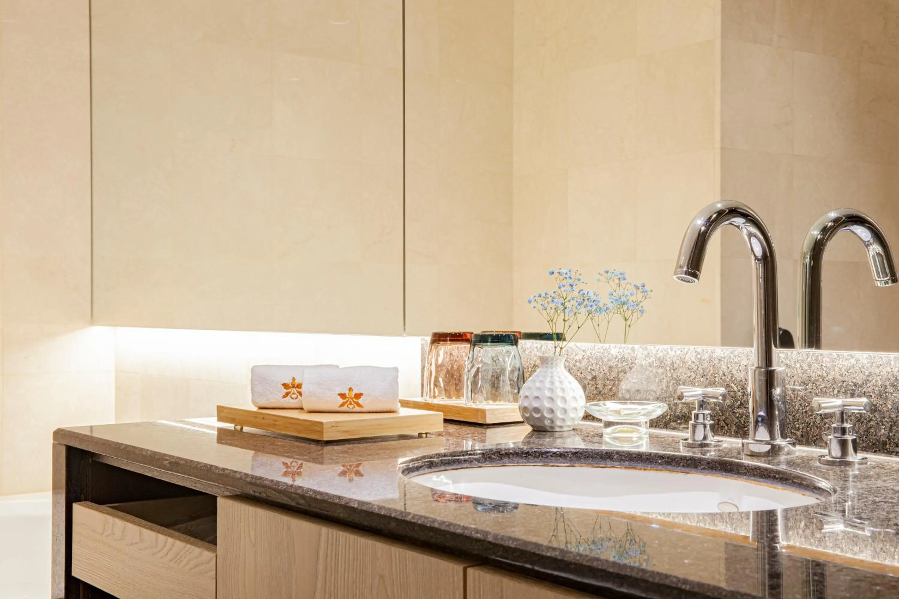 Pacific Business Hotel