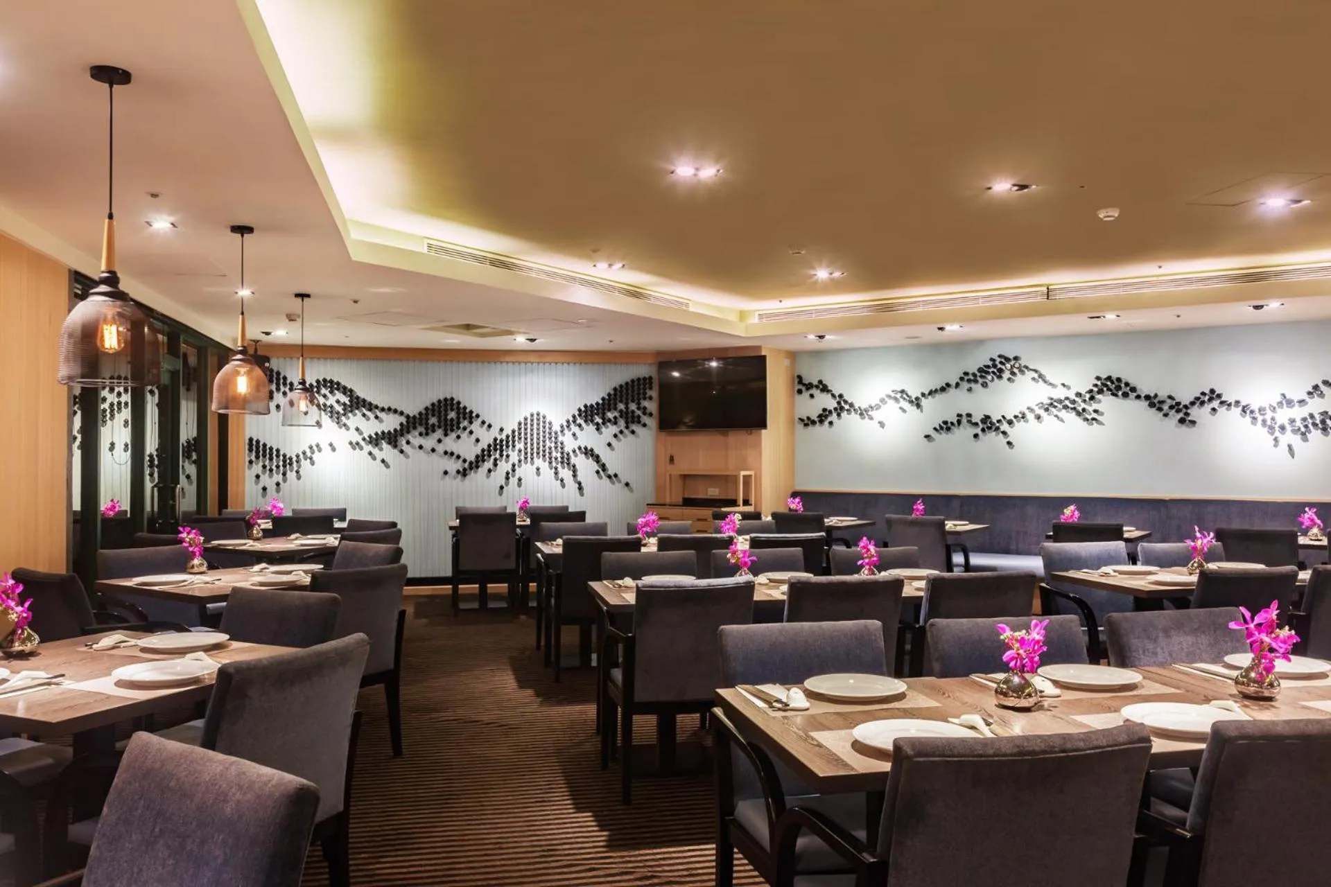 Restaurant/places to eat in Pacific Business Hotel