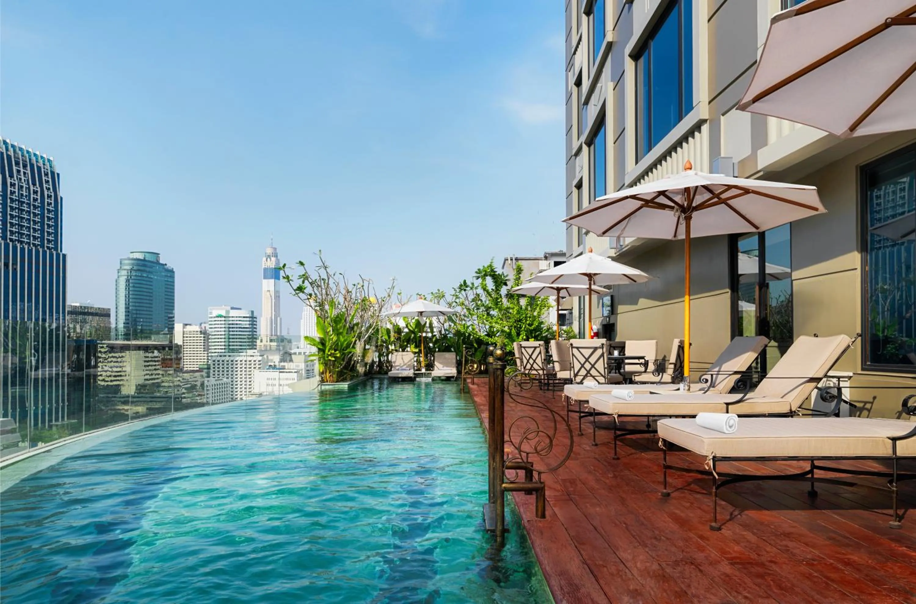 Swimming pool in Hotel Muse Bangkok, Autograph Collection