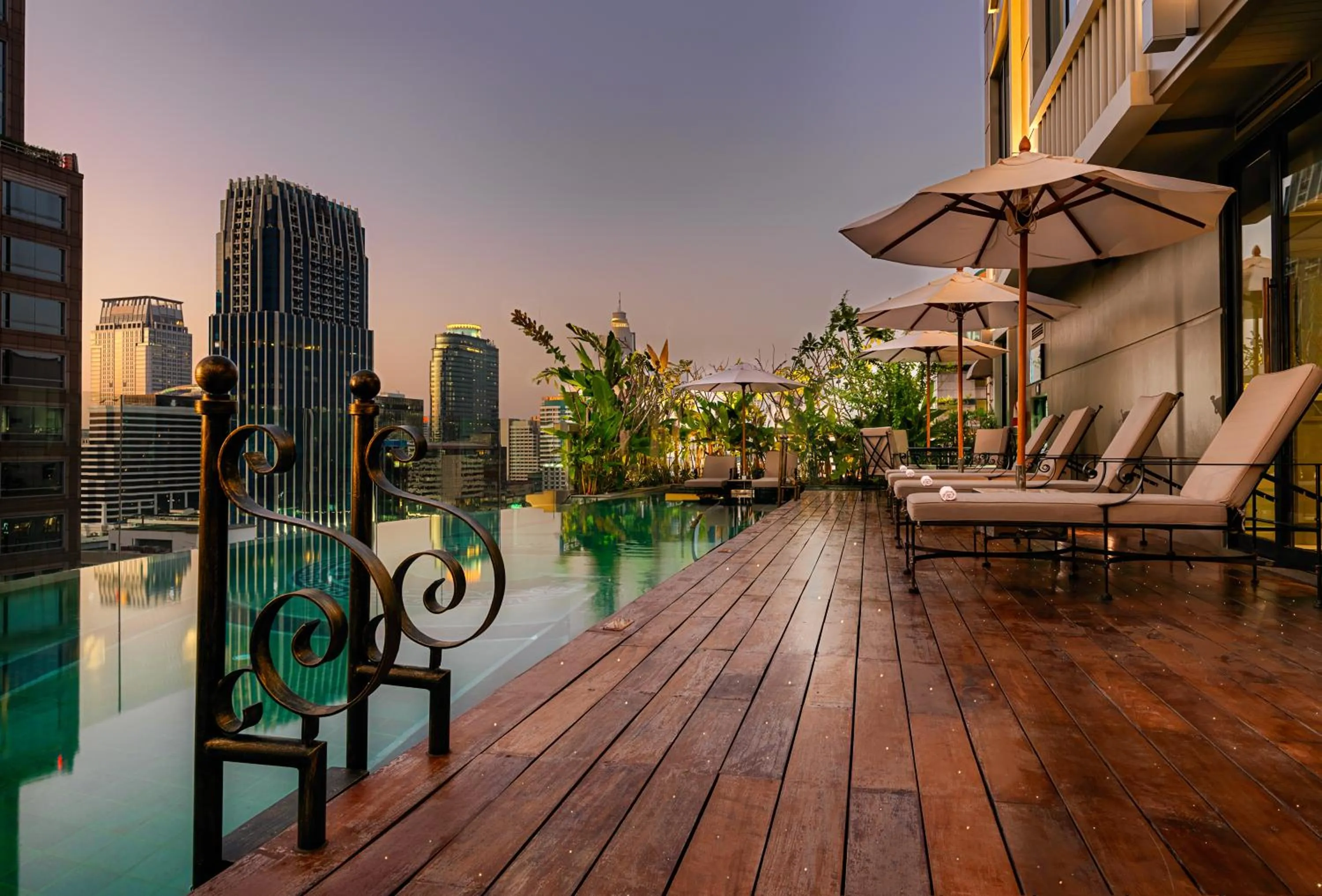 Swimming pool in Hotel Muse Bangkok, Autograph Collection