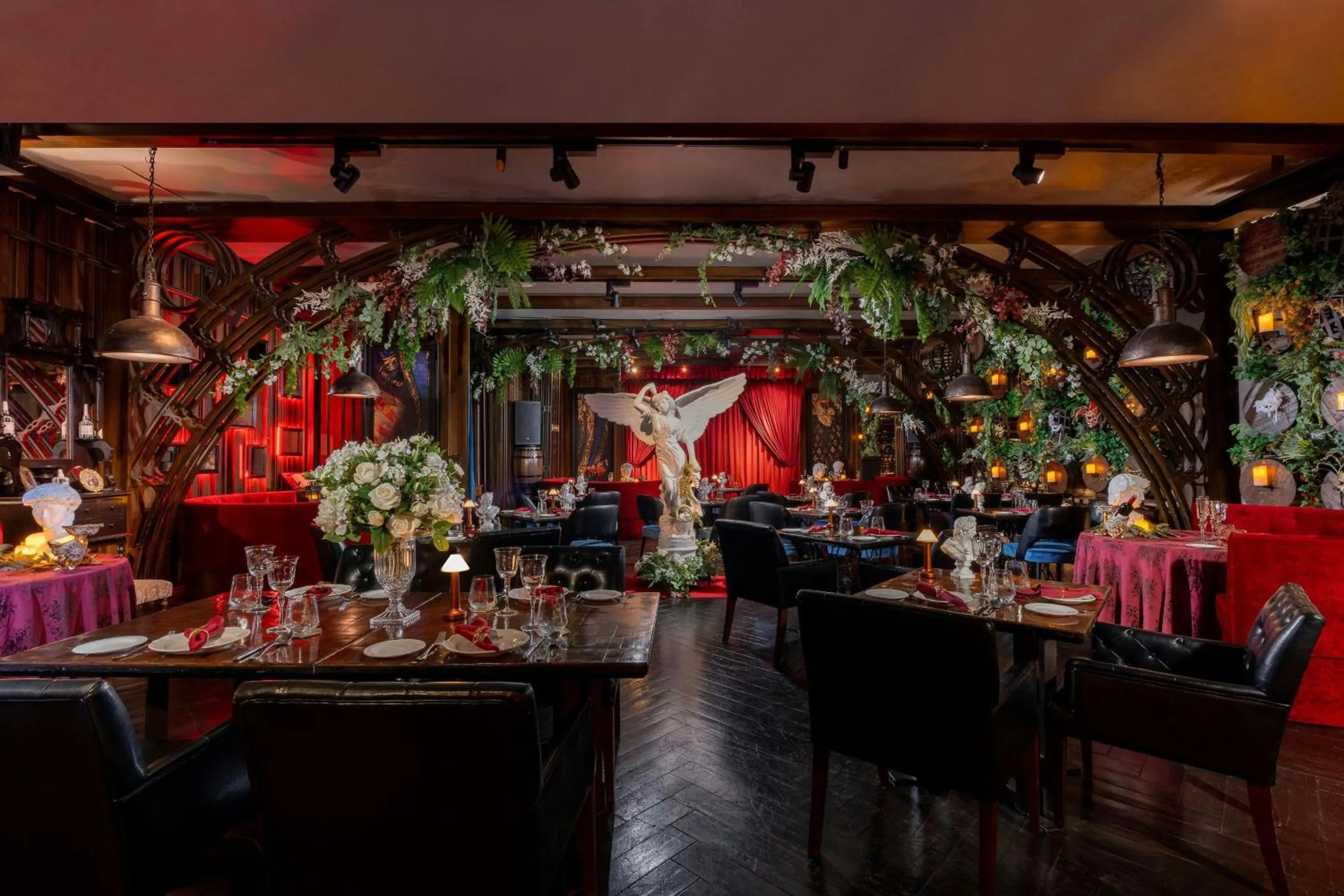 Lounge or bar in Hotel Muse Bangkok, Autograph Collection by Marriott