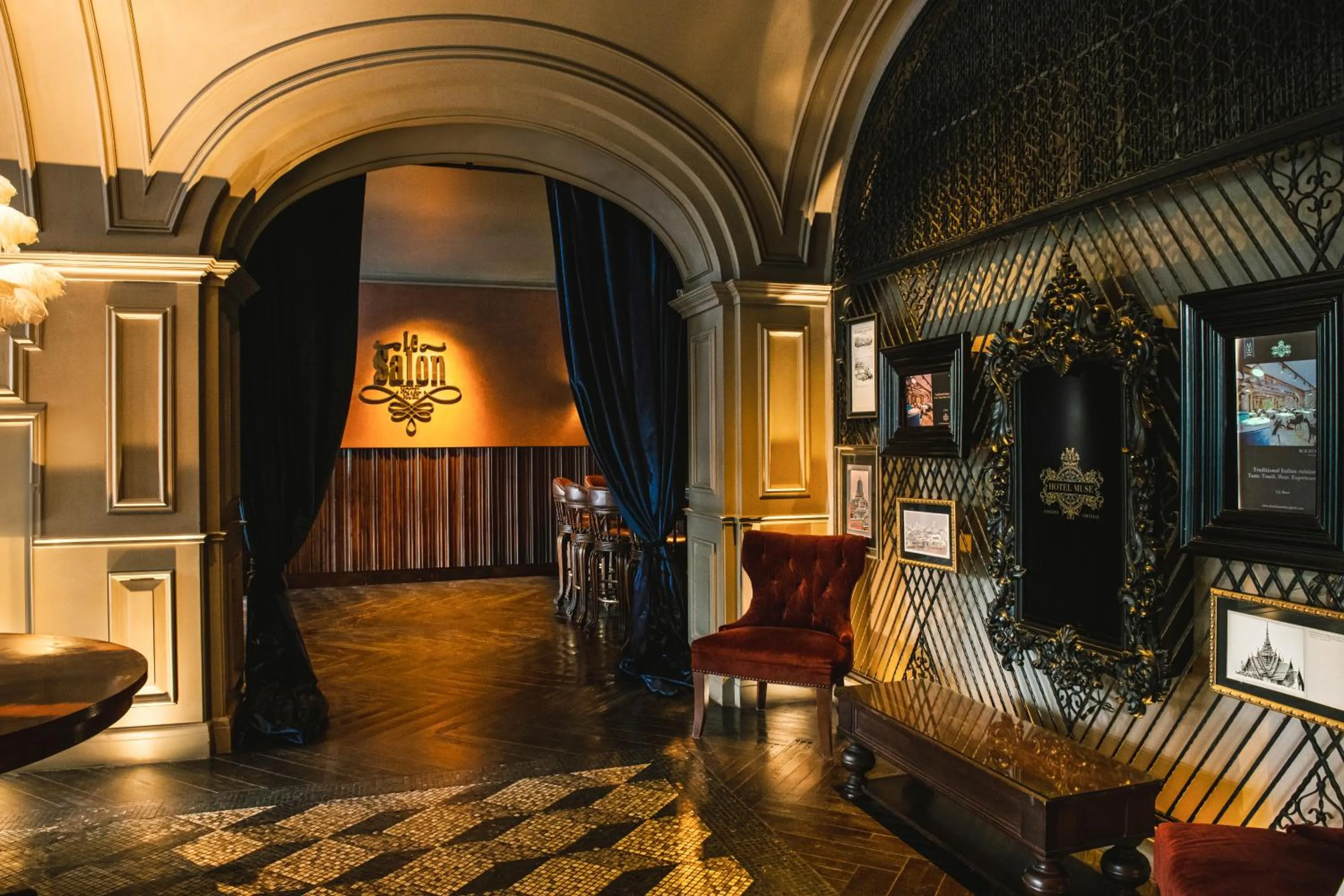 Living room in Hotel Muse Bangkok, Autograph Collection