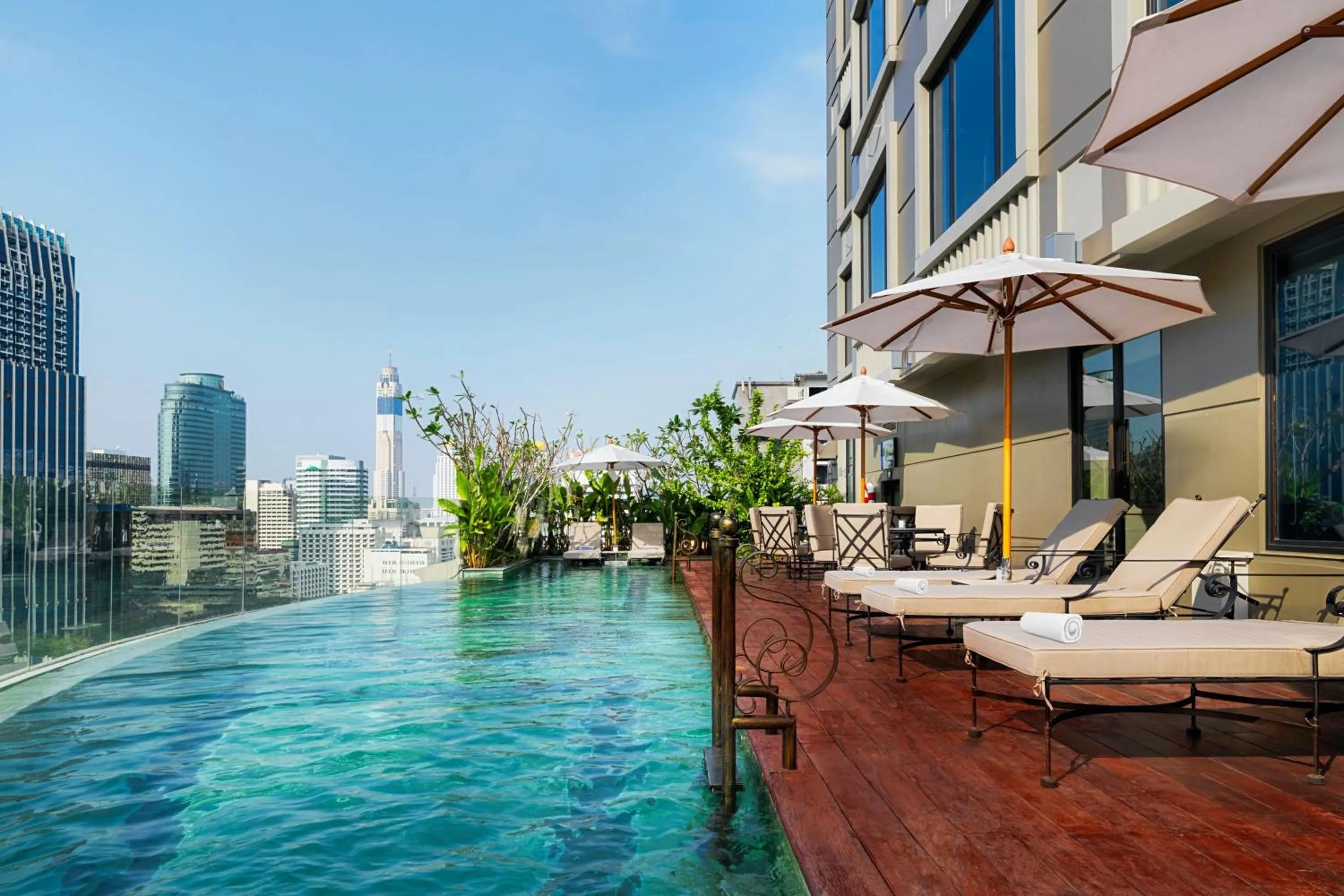 Swimming pool in Hotel Muse Bangkok, Autograph Collection