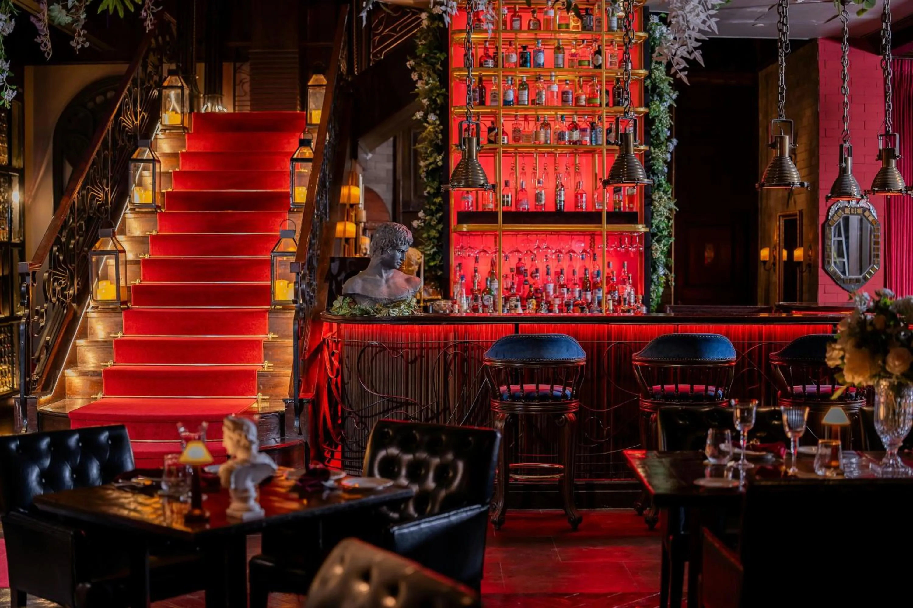 Lounge or bar in Hotel Muse Bangkok, Autograph Collection by Marriott