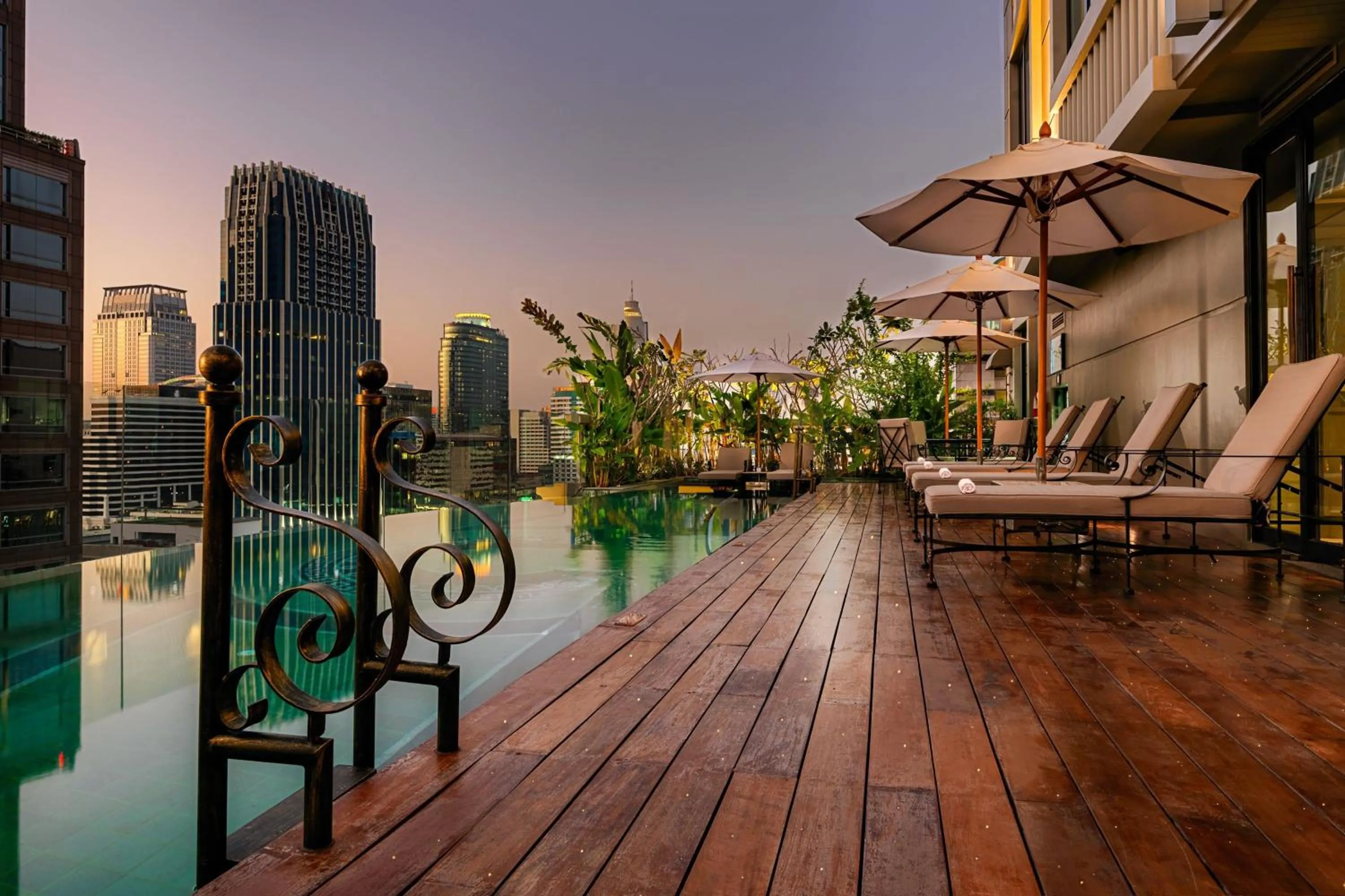Swimming pool in Hotel Muse Bangkok, Autograph Collection