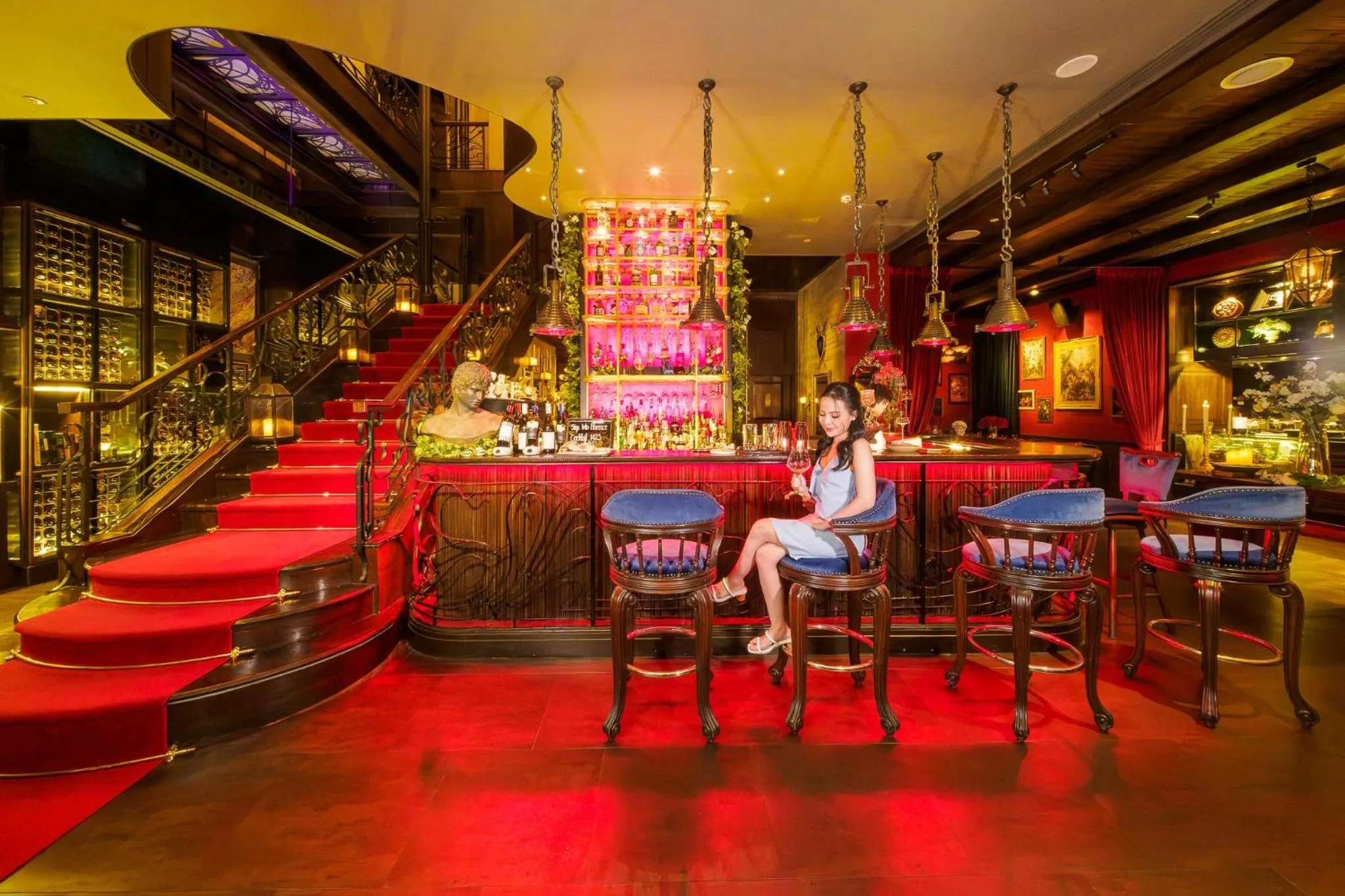 Lounge or bar in Hotel Muse Bangkok, Autograph Collection by Marriott