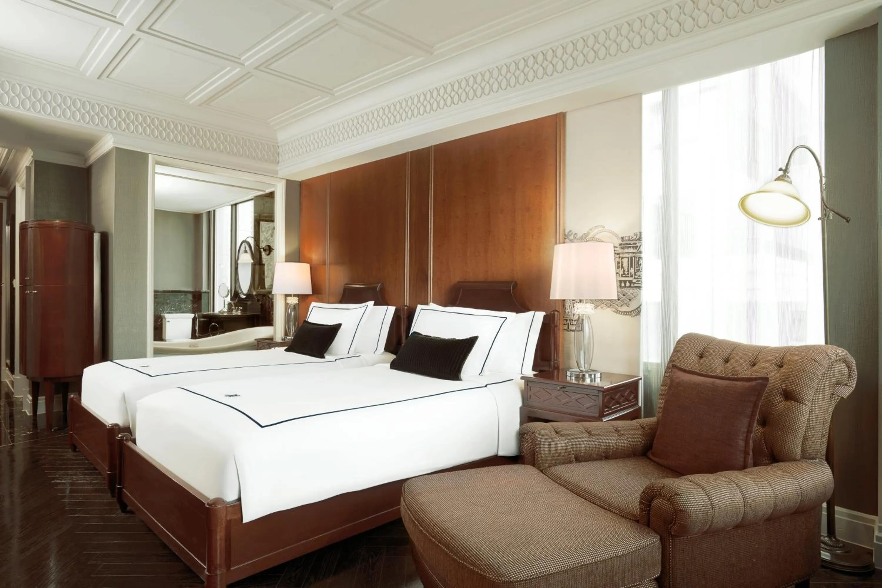 Bed in Hotel Muse Bangkok, Autograph Collection
