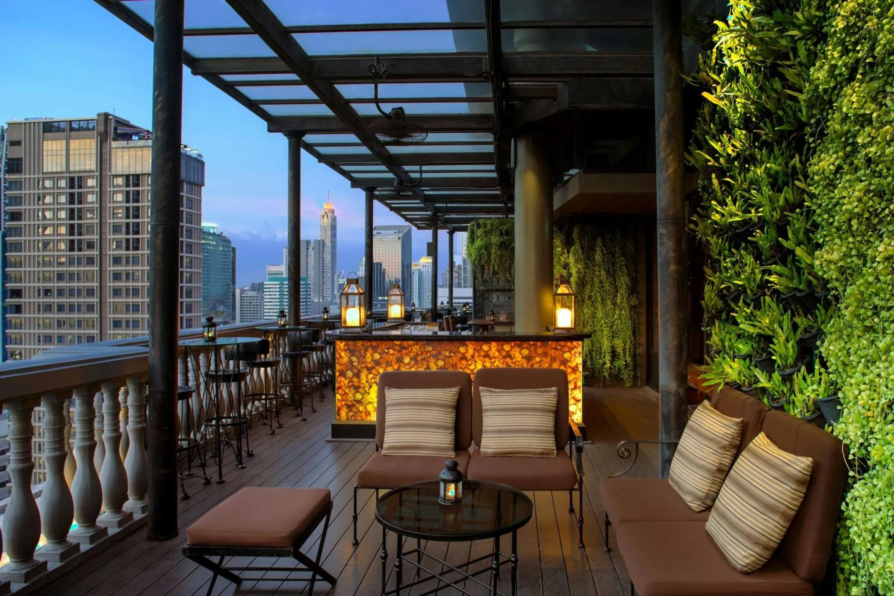 Lounge or bar in Hotel Muse Bangkok, Autograph Collection