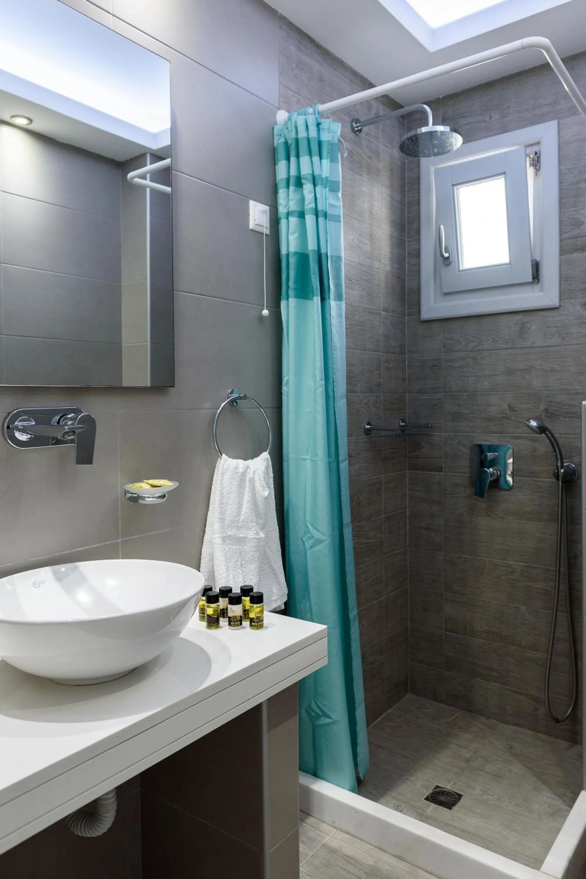 Bathroom in Glaros Hotel