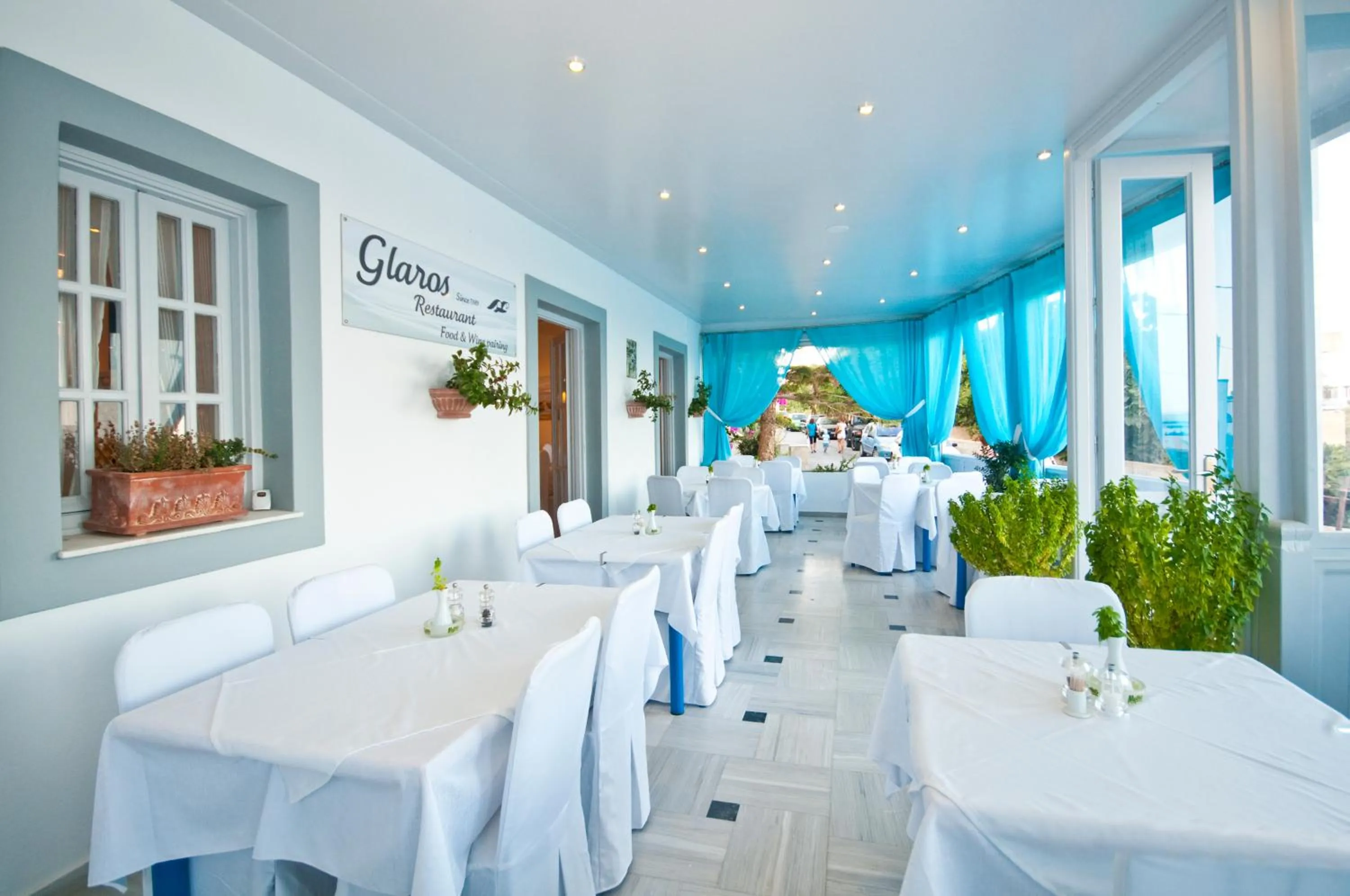 Restaurant/places to eat in Glaros Hotel