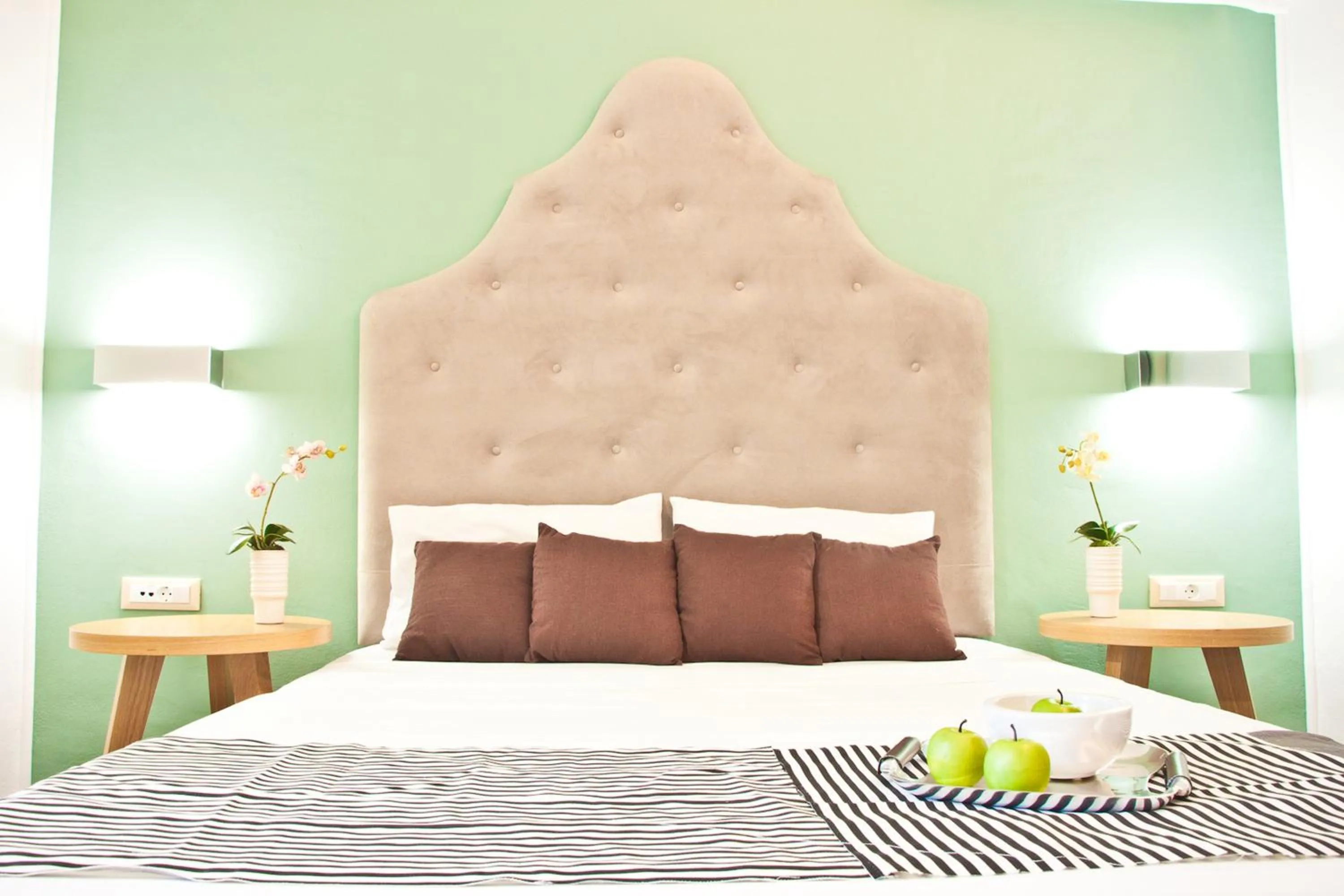 Bedroom, Bed in Malibu Boutique Studios & Bungalows