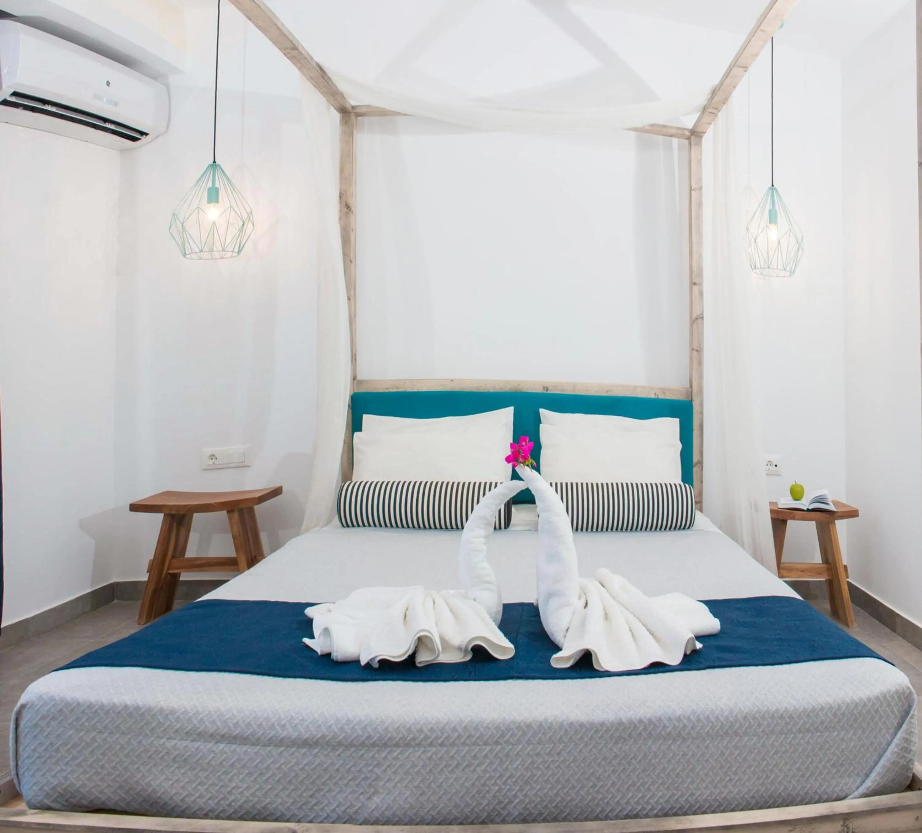 Bedroom, Bed in Malibu Boutique Studios & Bungalows